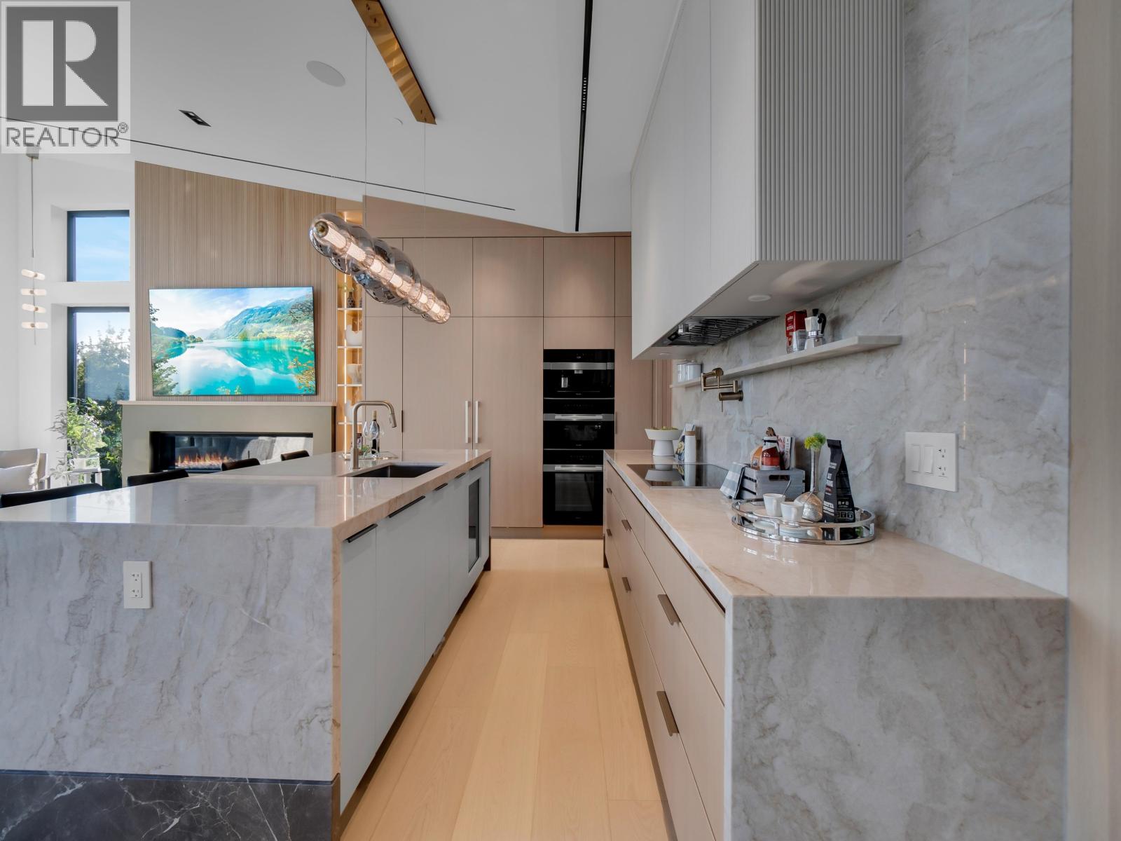 2423 MATHERS AVENUE, West Vancouver