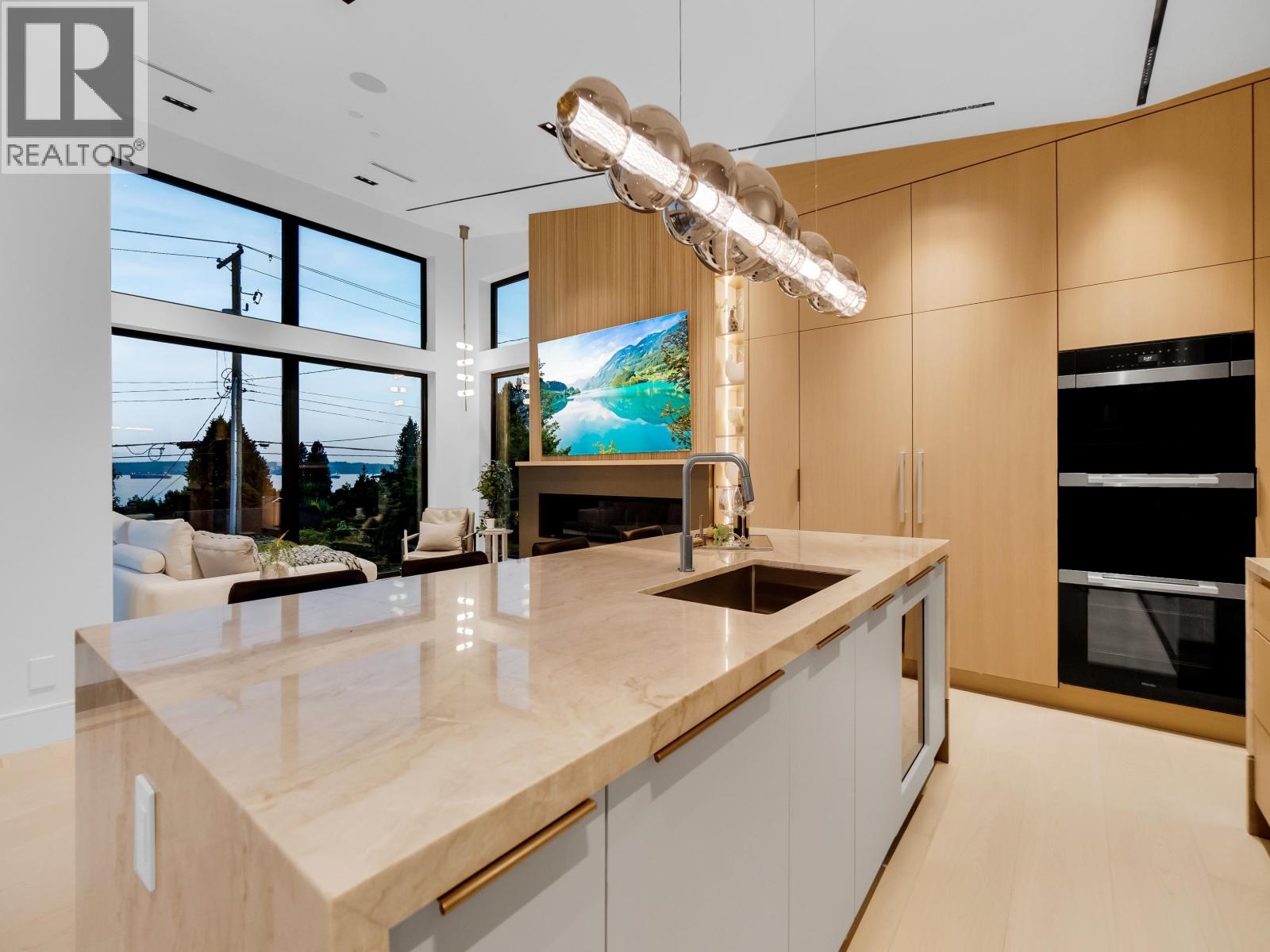 2423 MATHERS AVENUE, West Vancouver