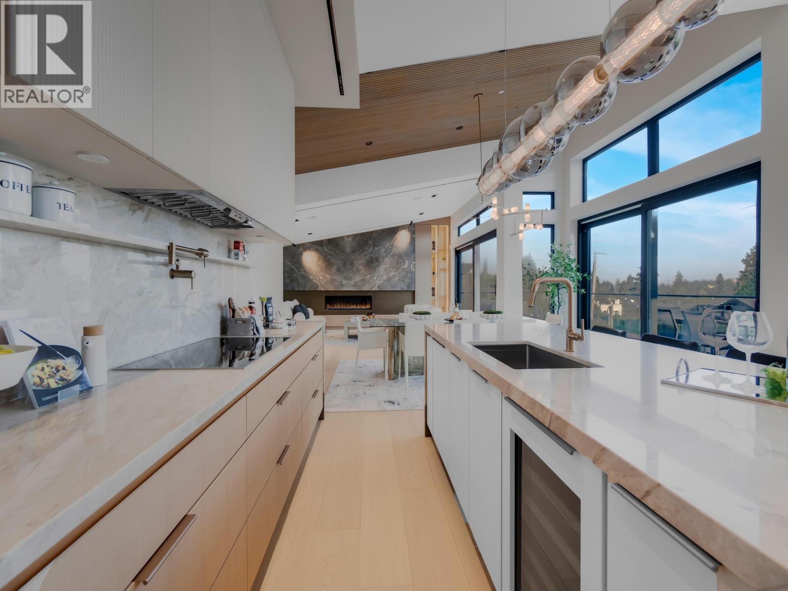 2423 MATHERS AVENUE, West Vancouver