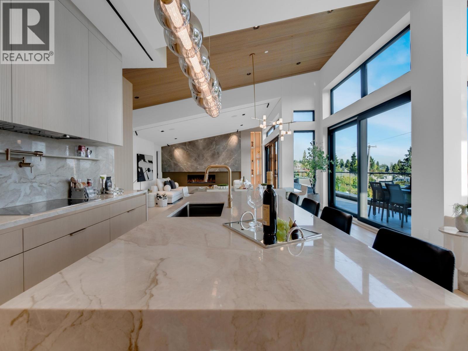 2423 MATHERS AVENUE, West Vancouver