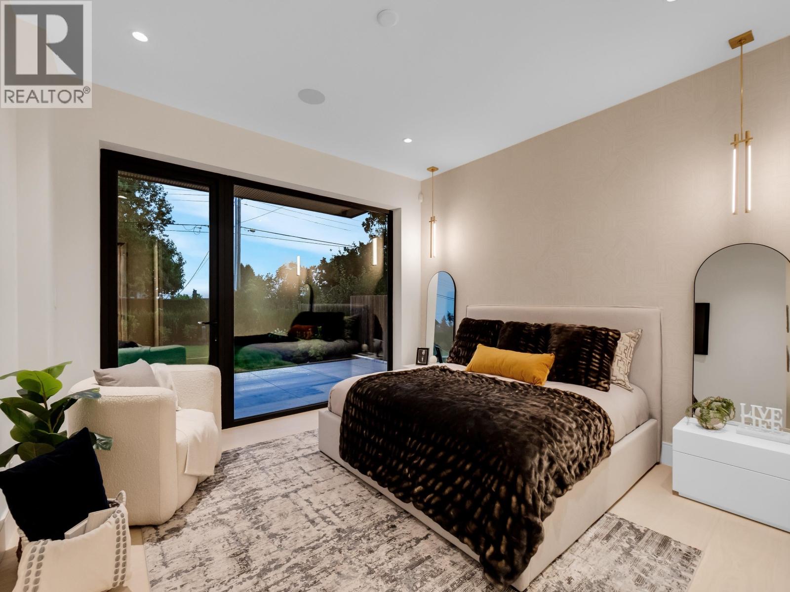 2423 MATHERS AVENUE, West Vancouver