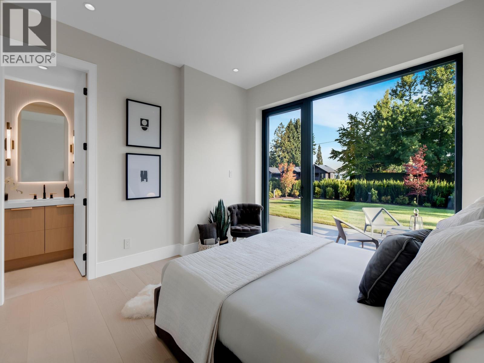 2423 MATHERS AVENUE, West Vancouver