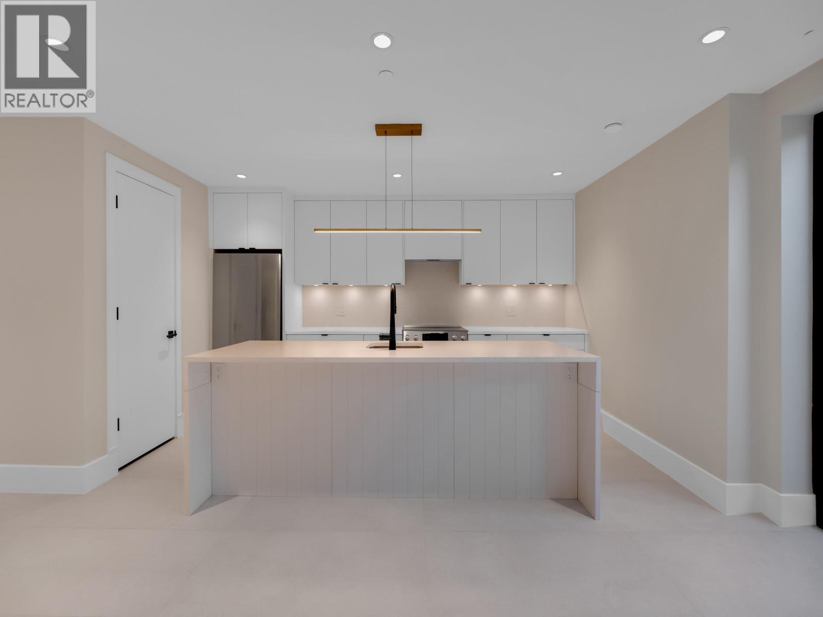 2423 MATHERS AVENUE, West Vancouver