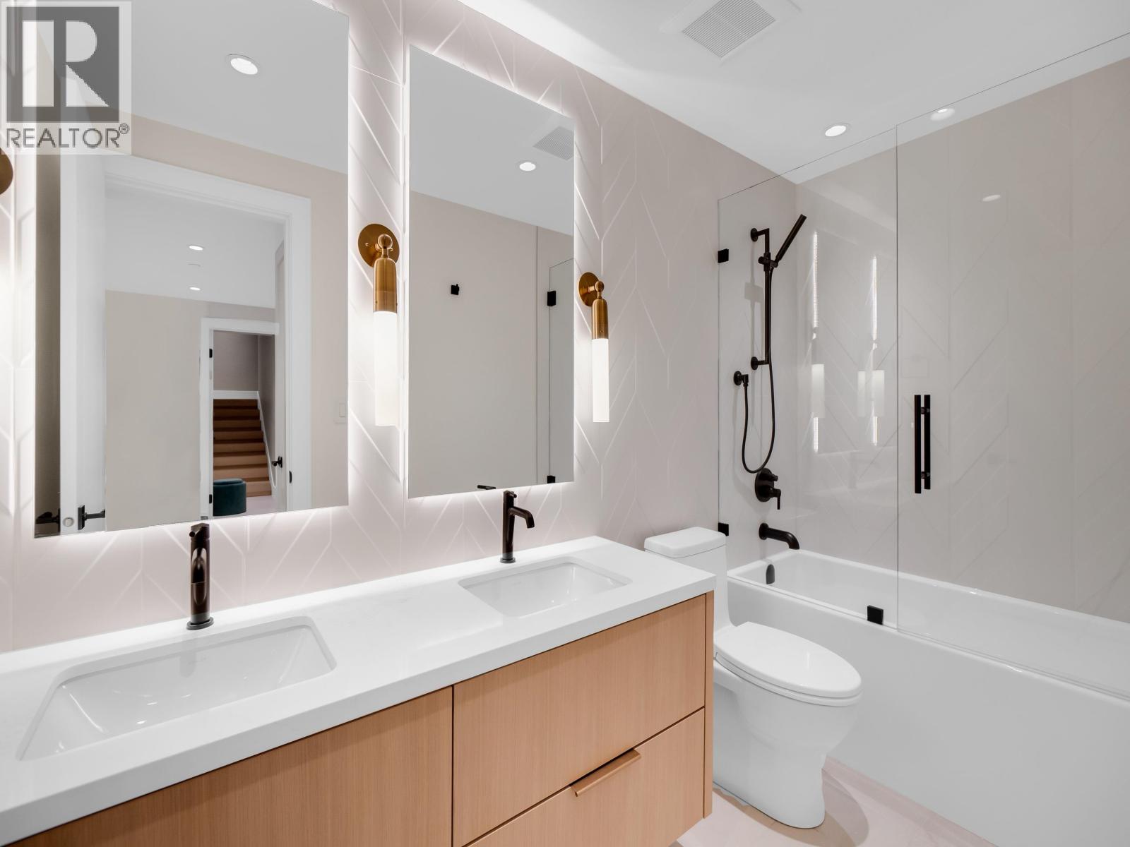 2423 MATHERS AVENUE, West Vancouver