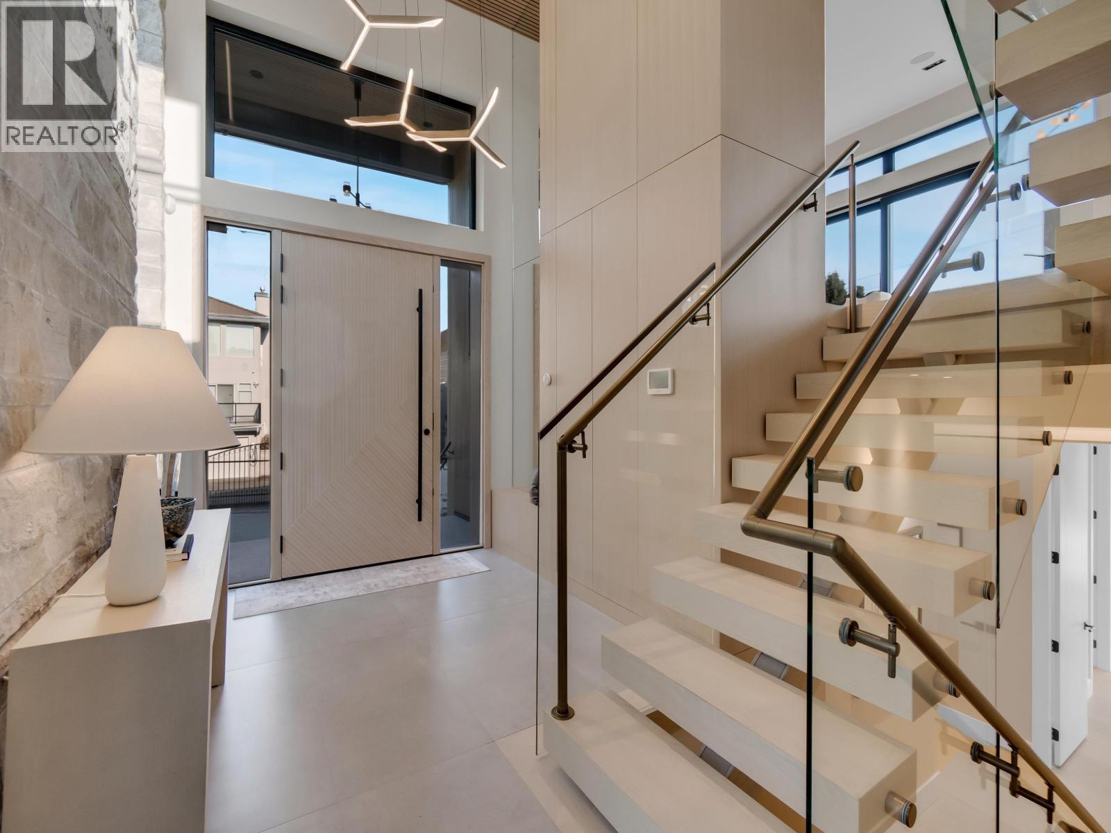 2423 MATHERS AVENUE, West Vancouver