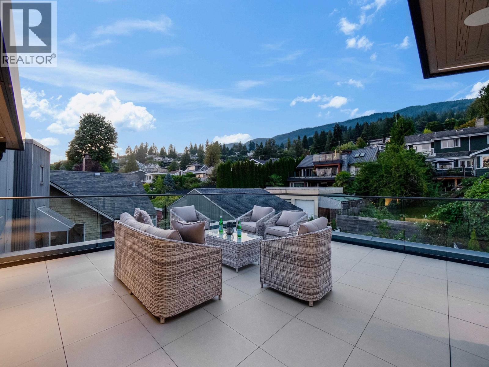 2423 MATHERS AVENUE, West Vancouver
