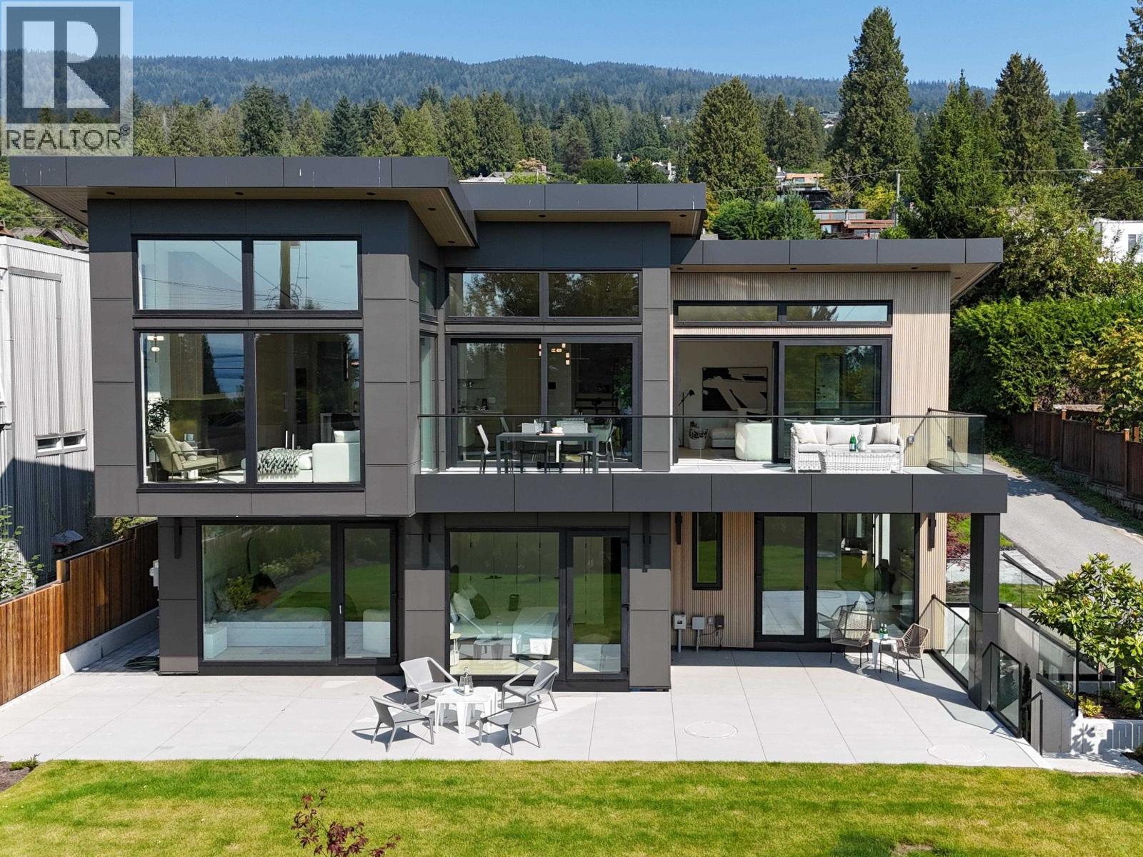 2423 MATHERS AVENUE, West Vancouver