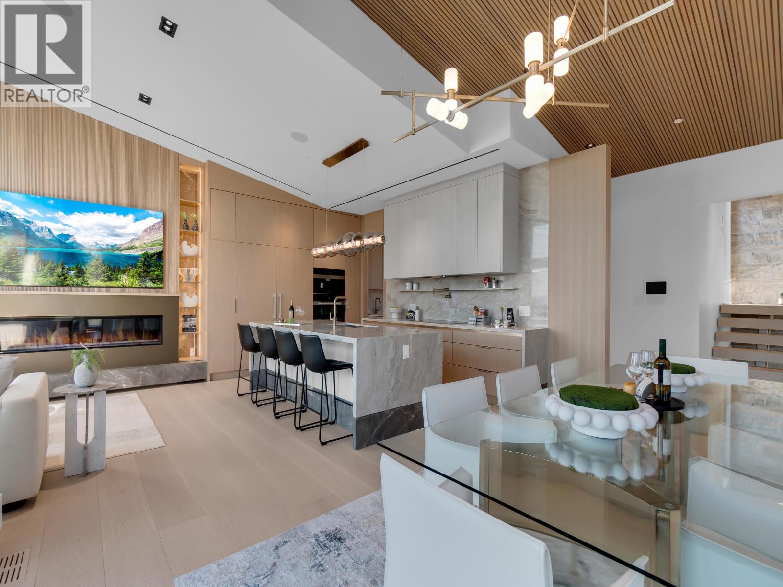 2423 MATHERS AVENUE, West Vancouver