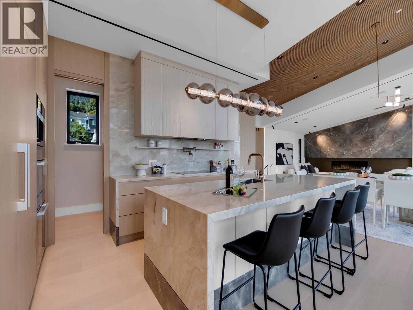 2423 MATHERS AVENUE, West Vancouver