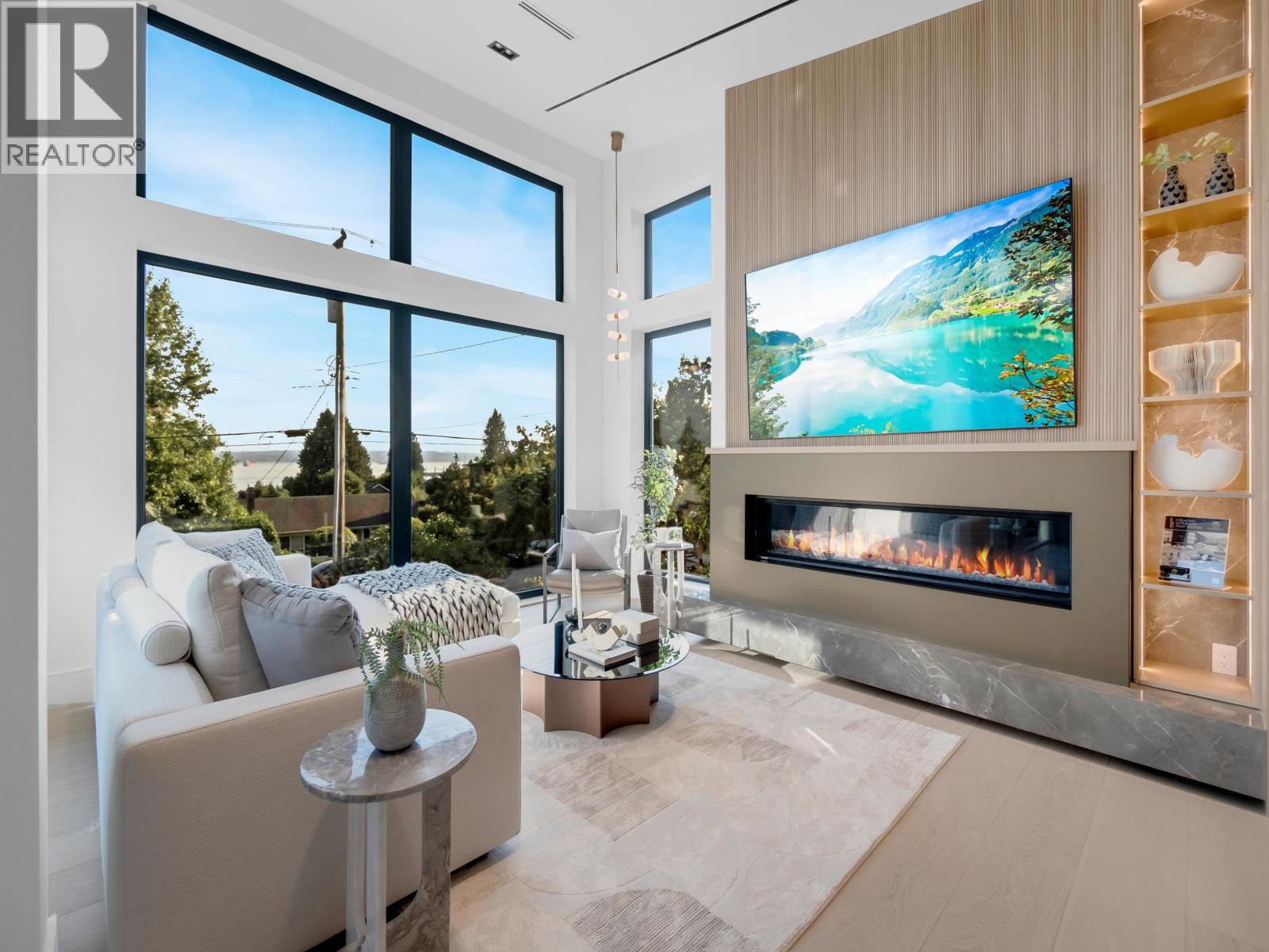 2423 MATHERS AVENUE, West Vancouver