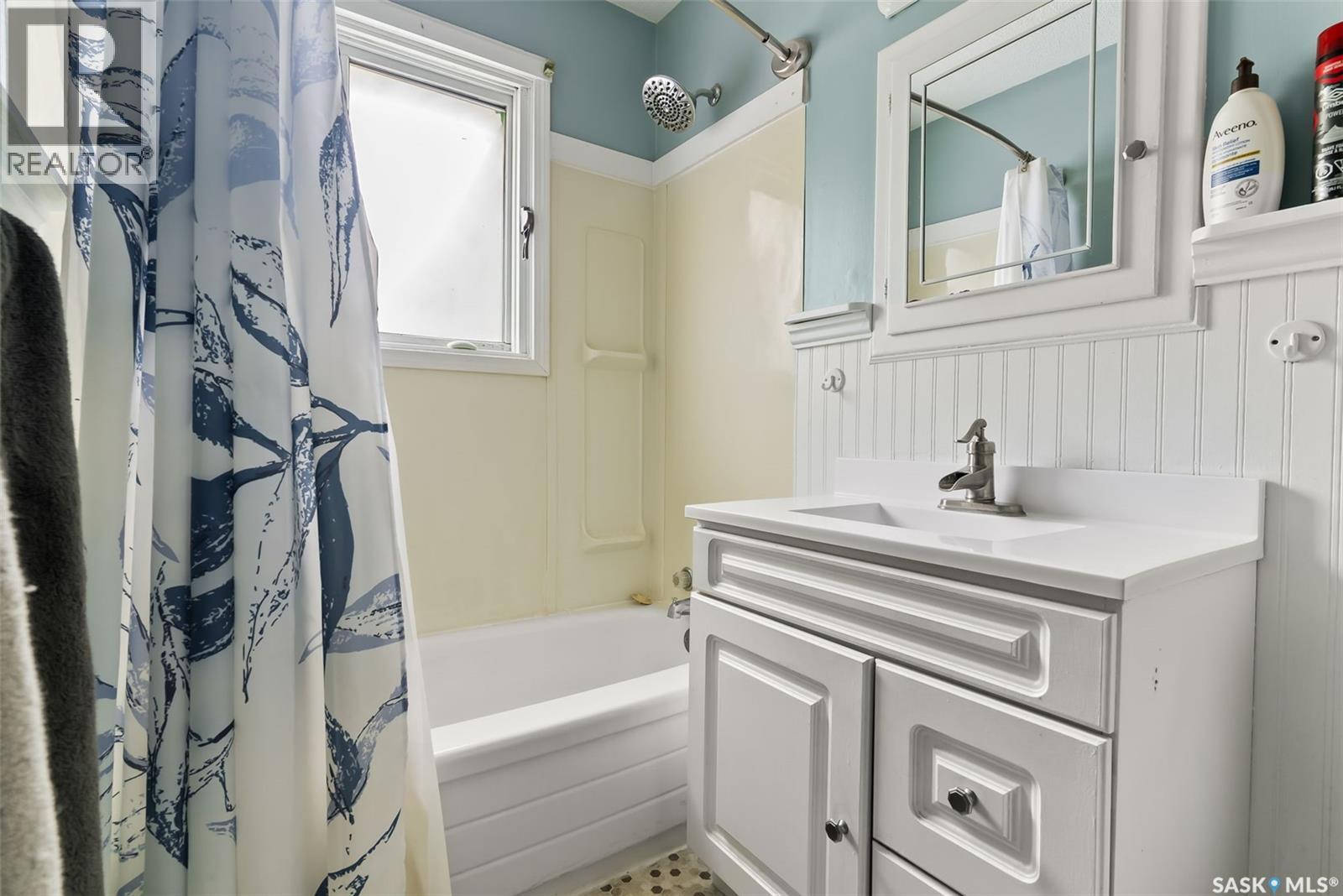 Single Family House Bungalow for Sale in  Horace STREET Regina 