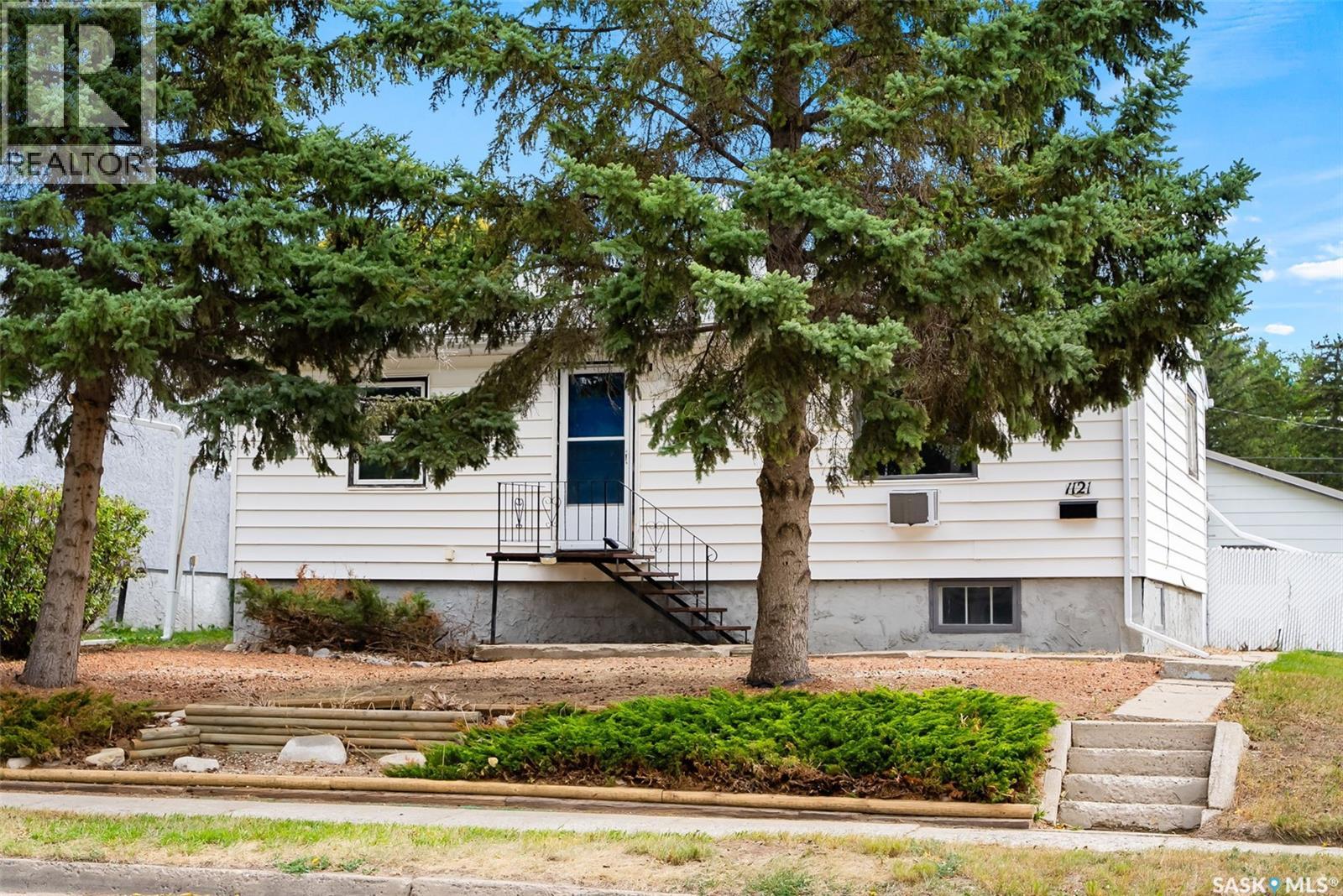 Single Family House Bungalow for Sale in  Horace STREET Regina 
