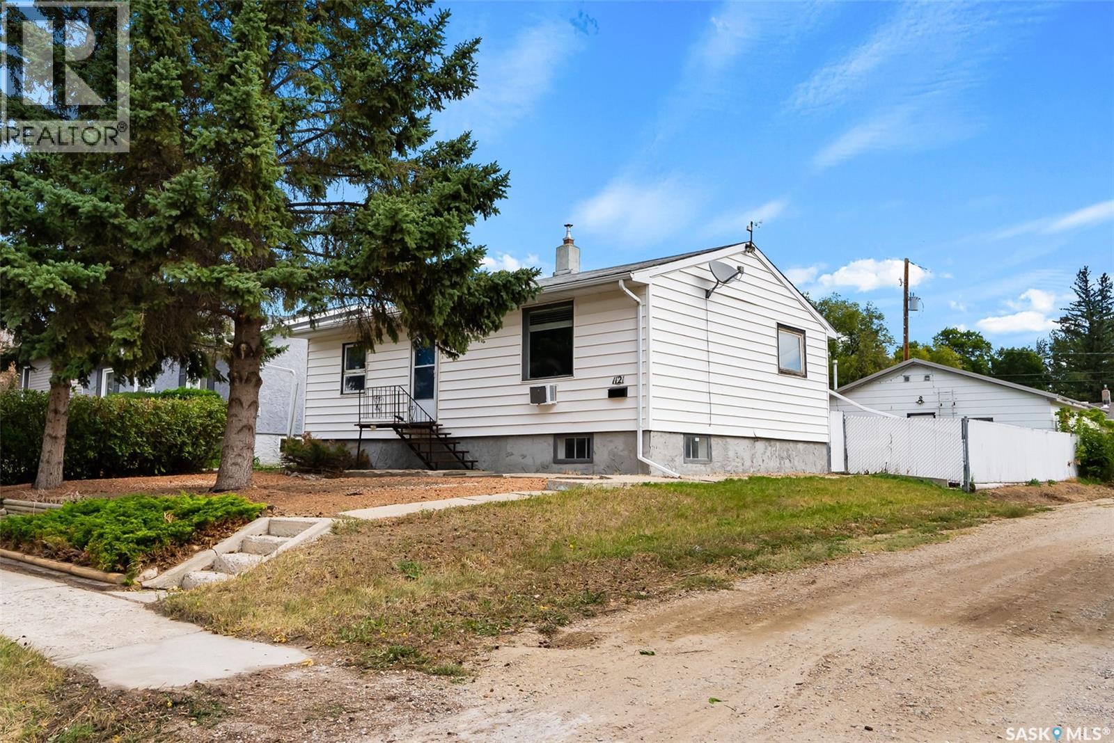 Single Family House Bungalow for Sale in  Horace STREET Regina 