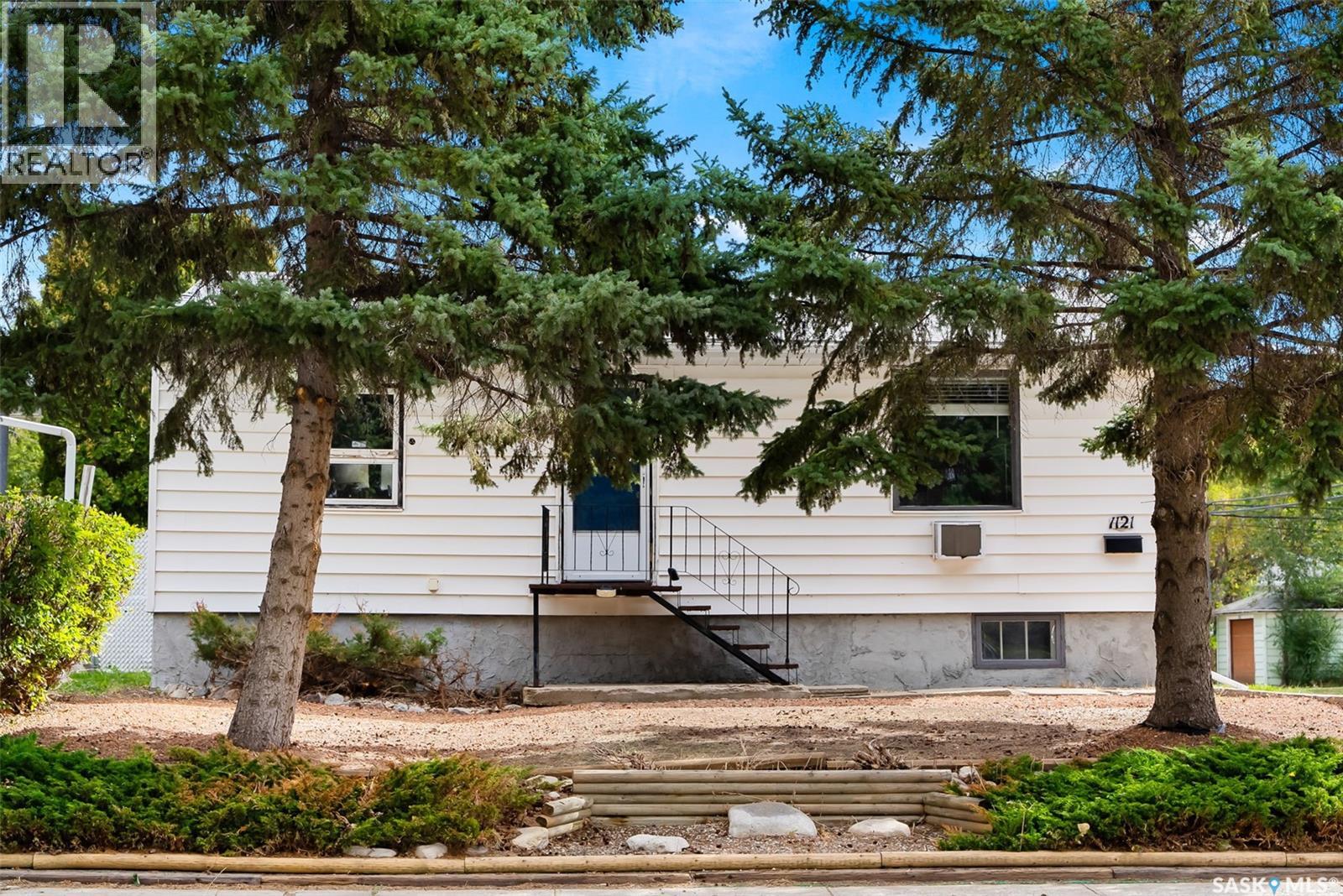 Single Family House Bungalow for Sale in  Horace STREET Regina 