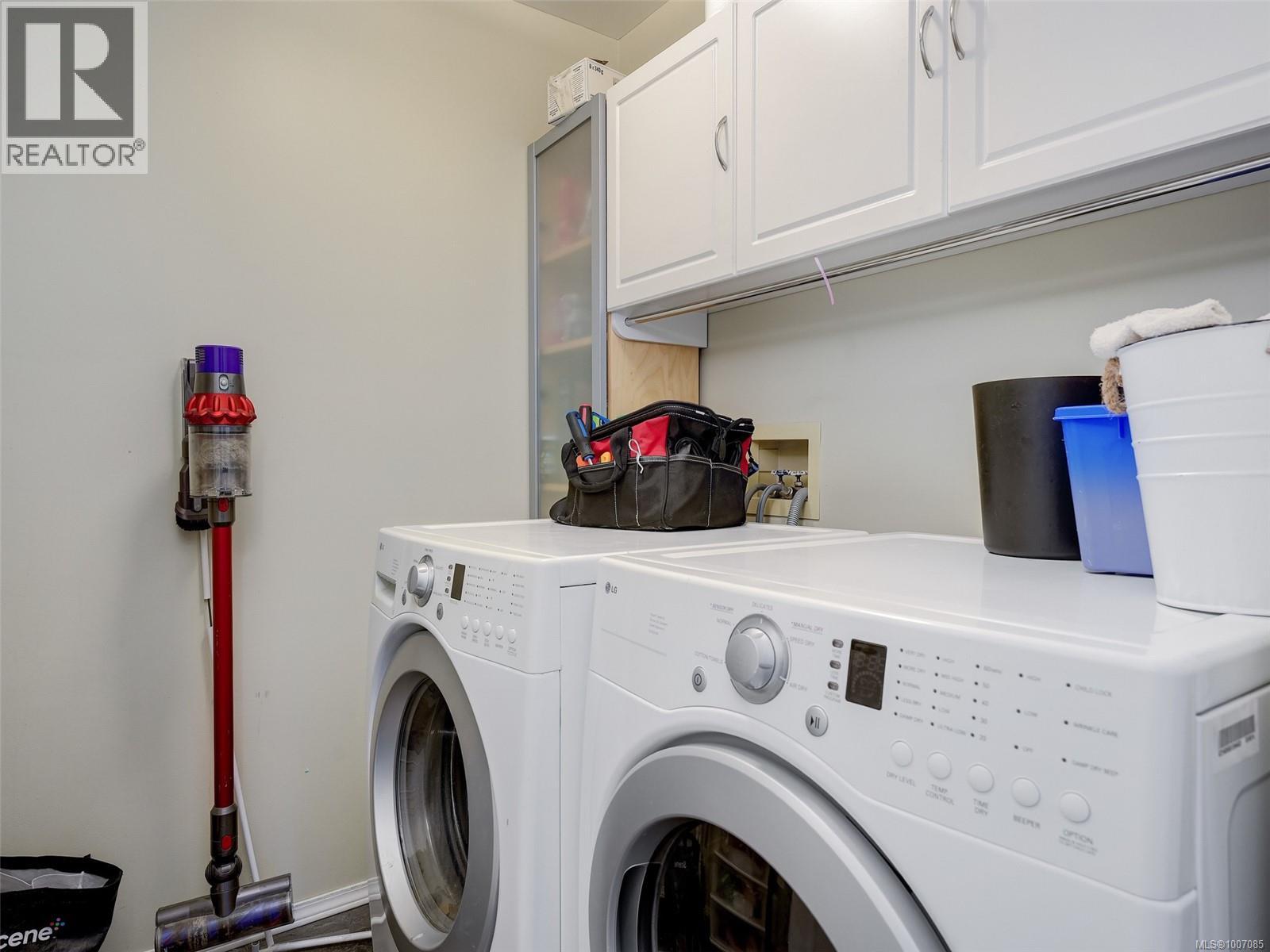 410 490 Marsett Place, Saanich