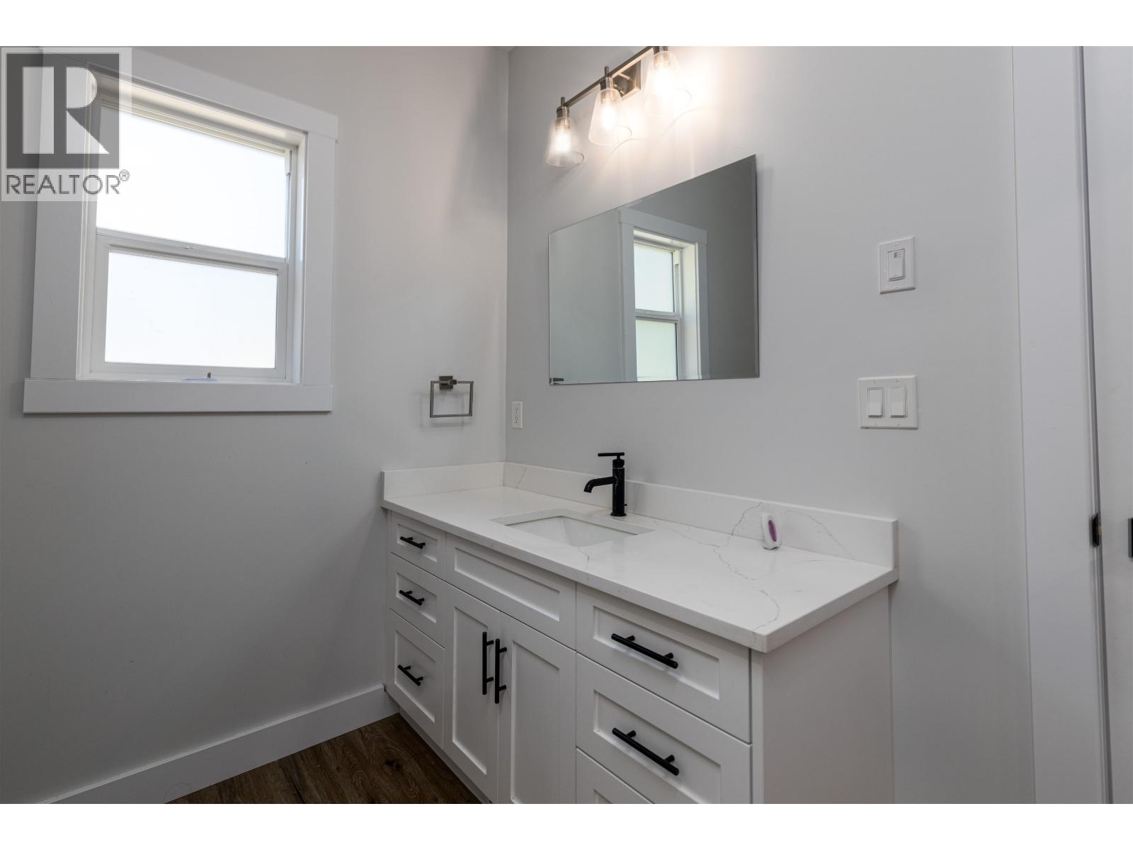 4946 TWEDLE Avenue, Terrace