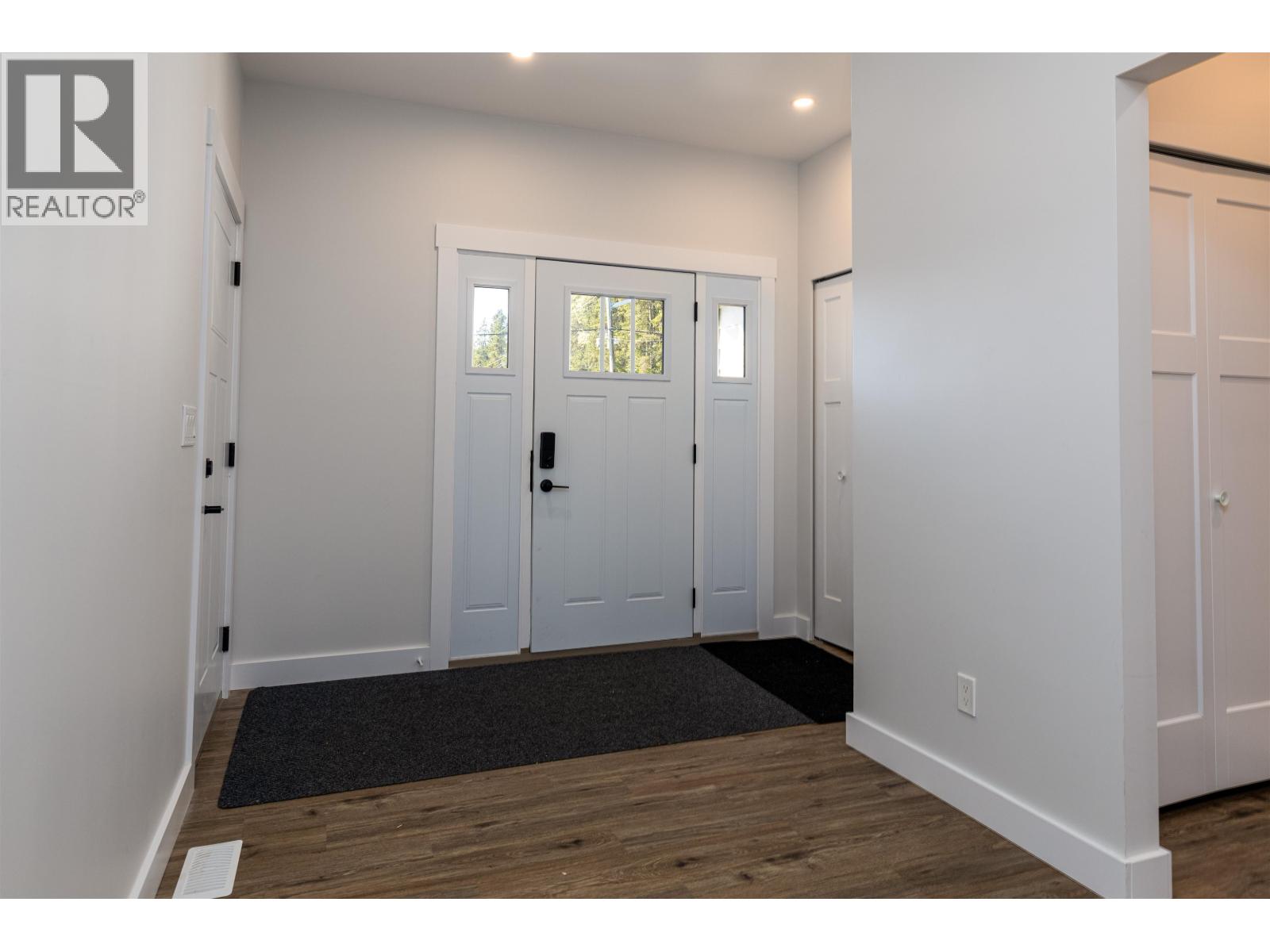 4946 TWEDLE Avenue, Terrace