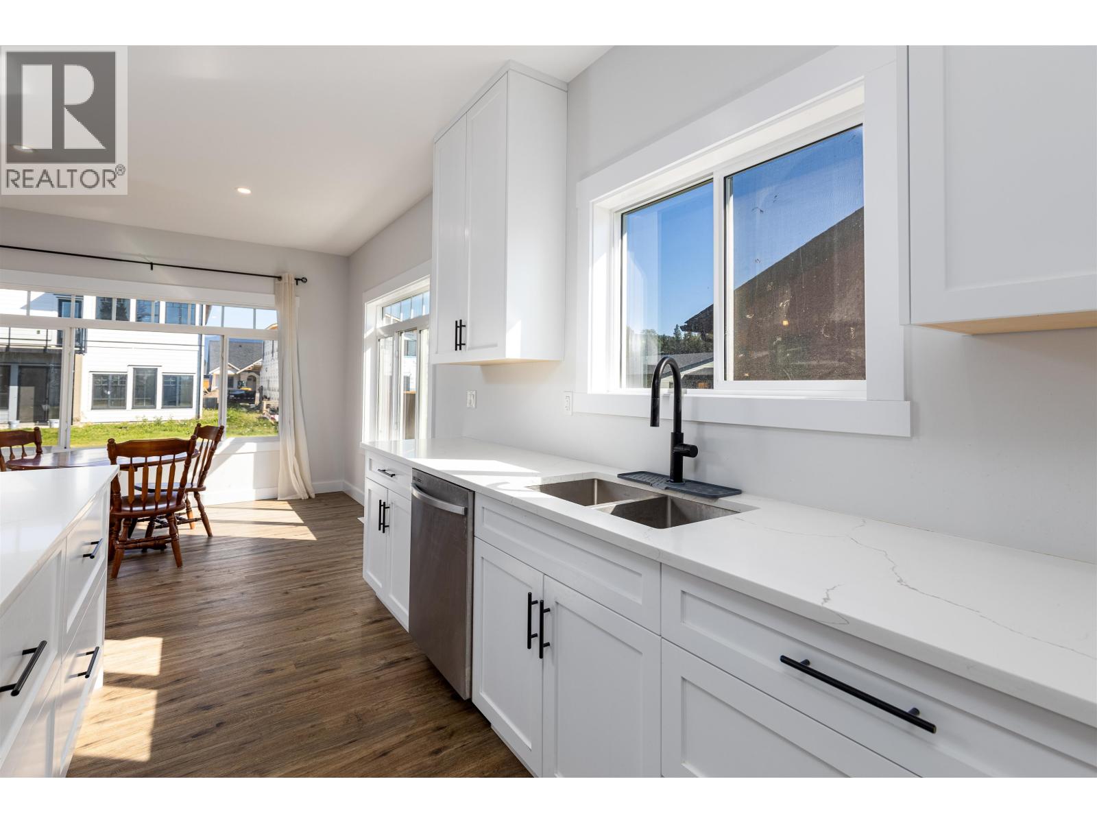 4946 TWEDLE Avenue, Terrace