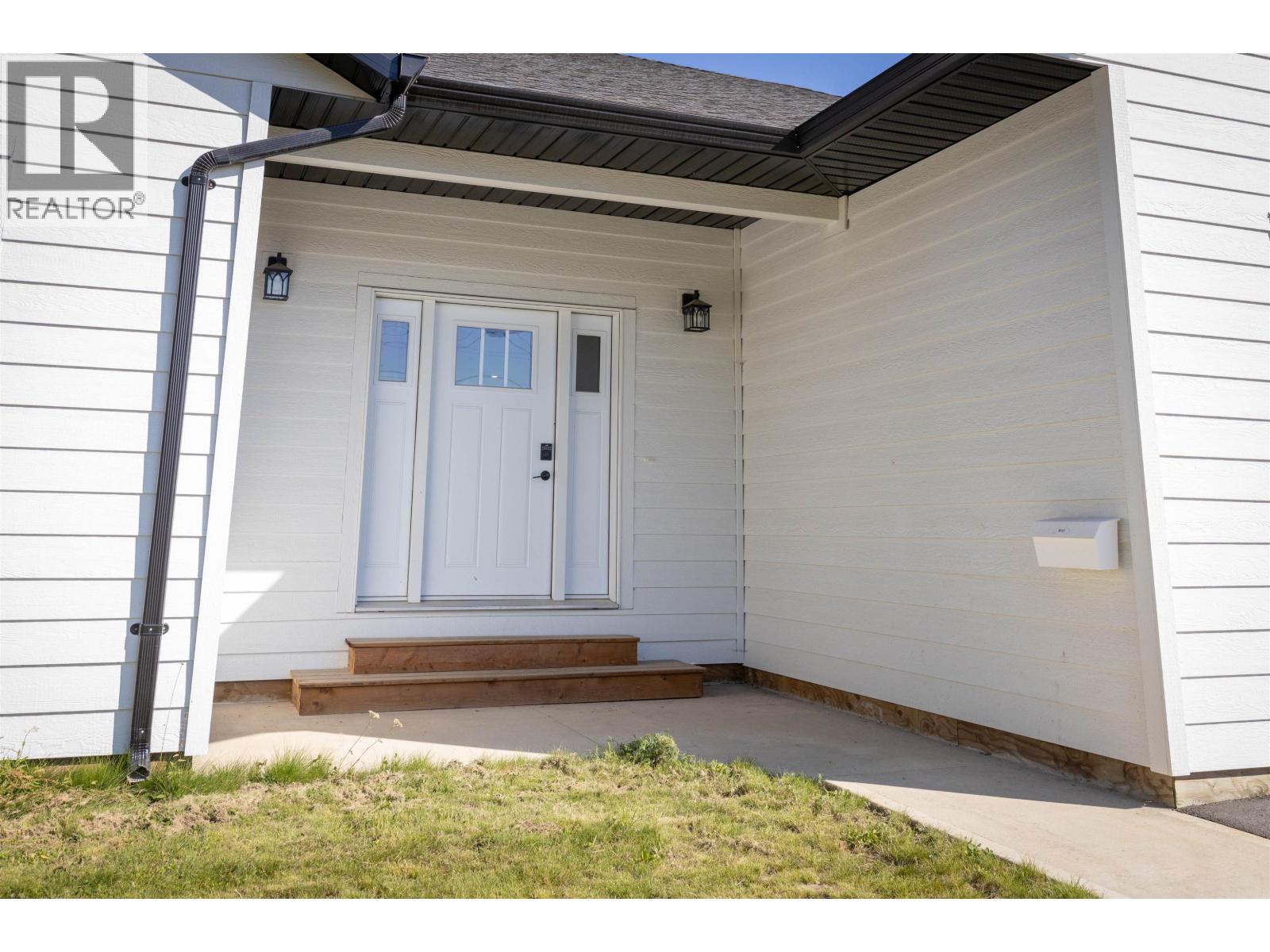 4946 TWEDLE Avenue, Terrace