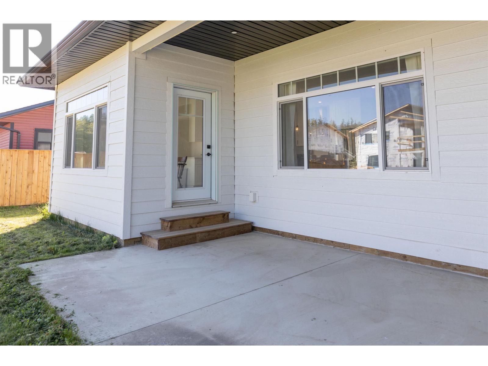 4946 TWEDLE Avenue, Terrace