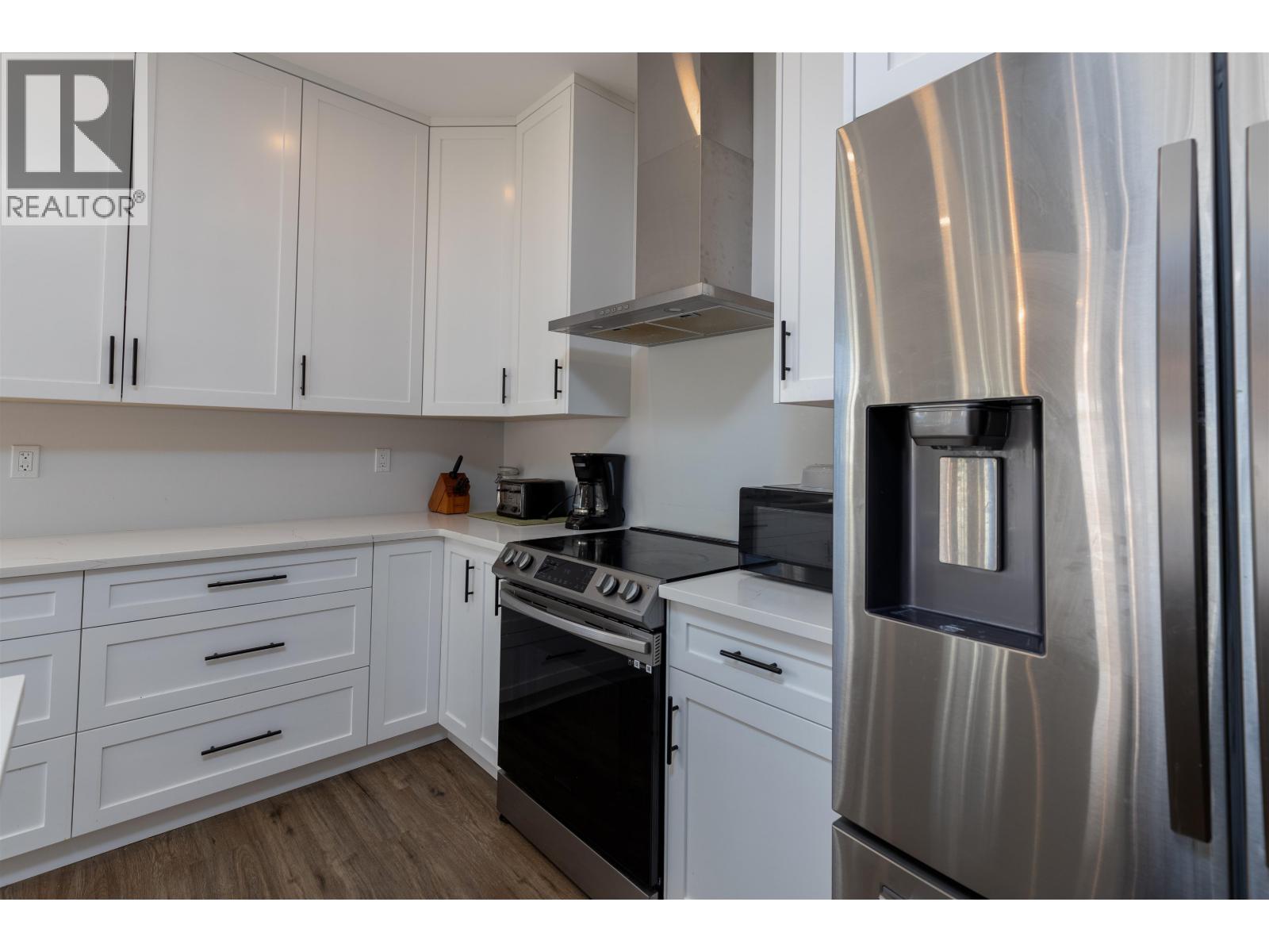 4946 TWEDLE Avenue, Terrace