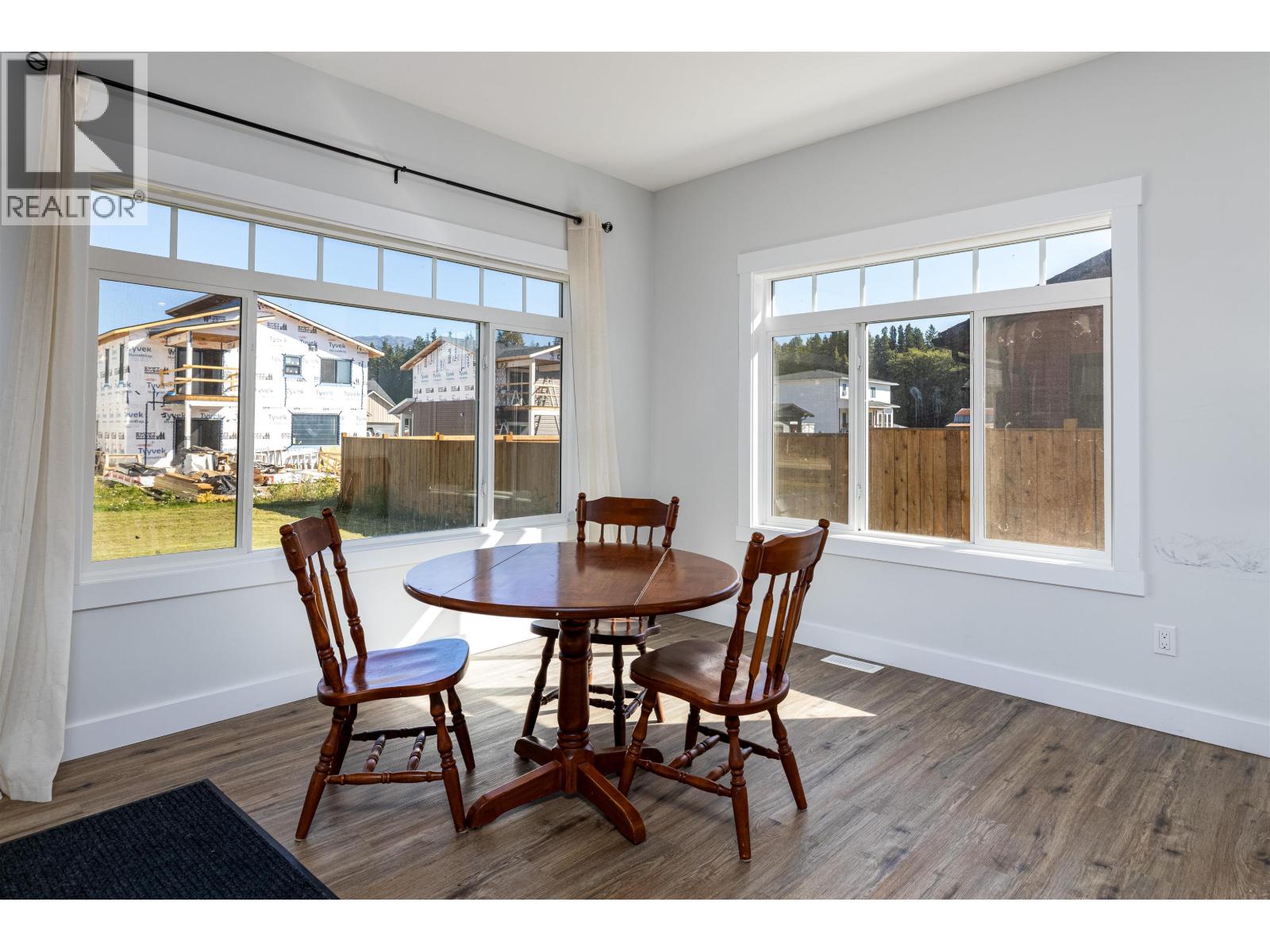 4946 TWEDLE Avenue, Terrace