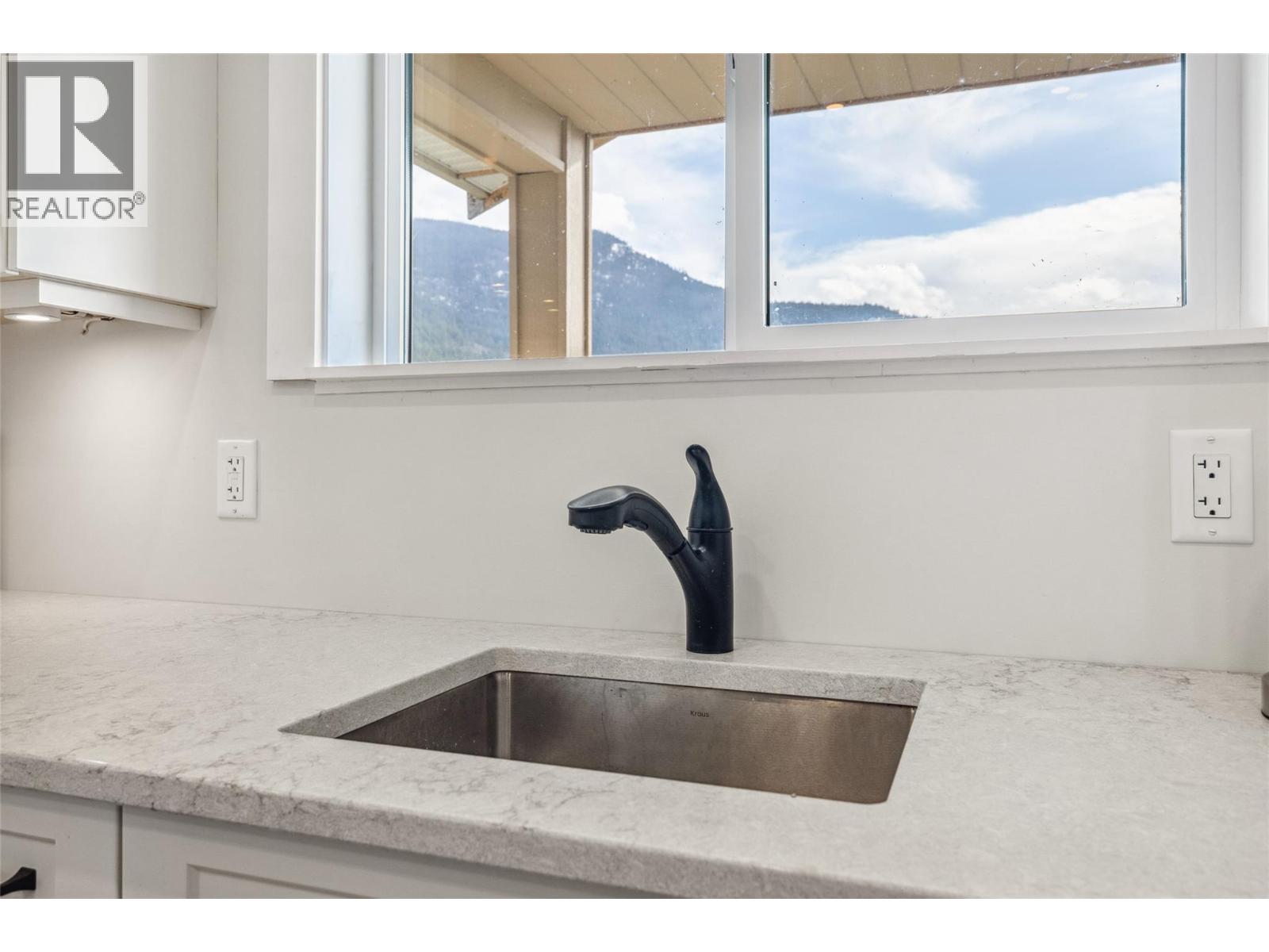  2411 Harding Road, Spallumcheen