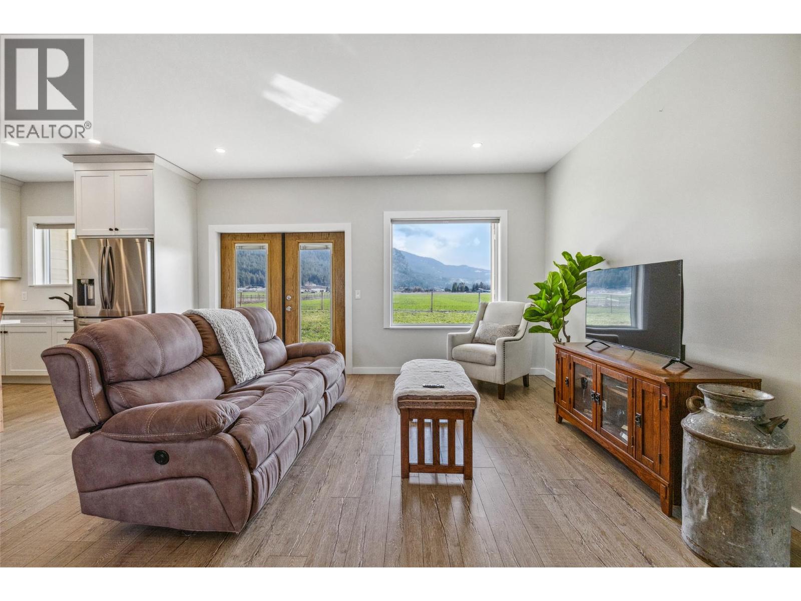  2411 Harding Road, Spallumcheen