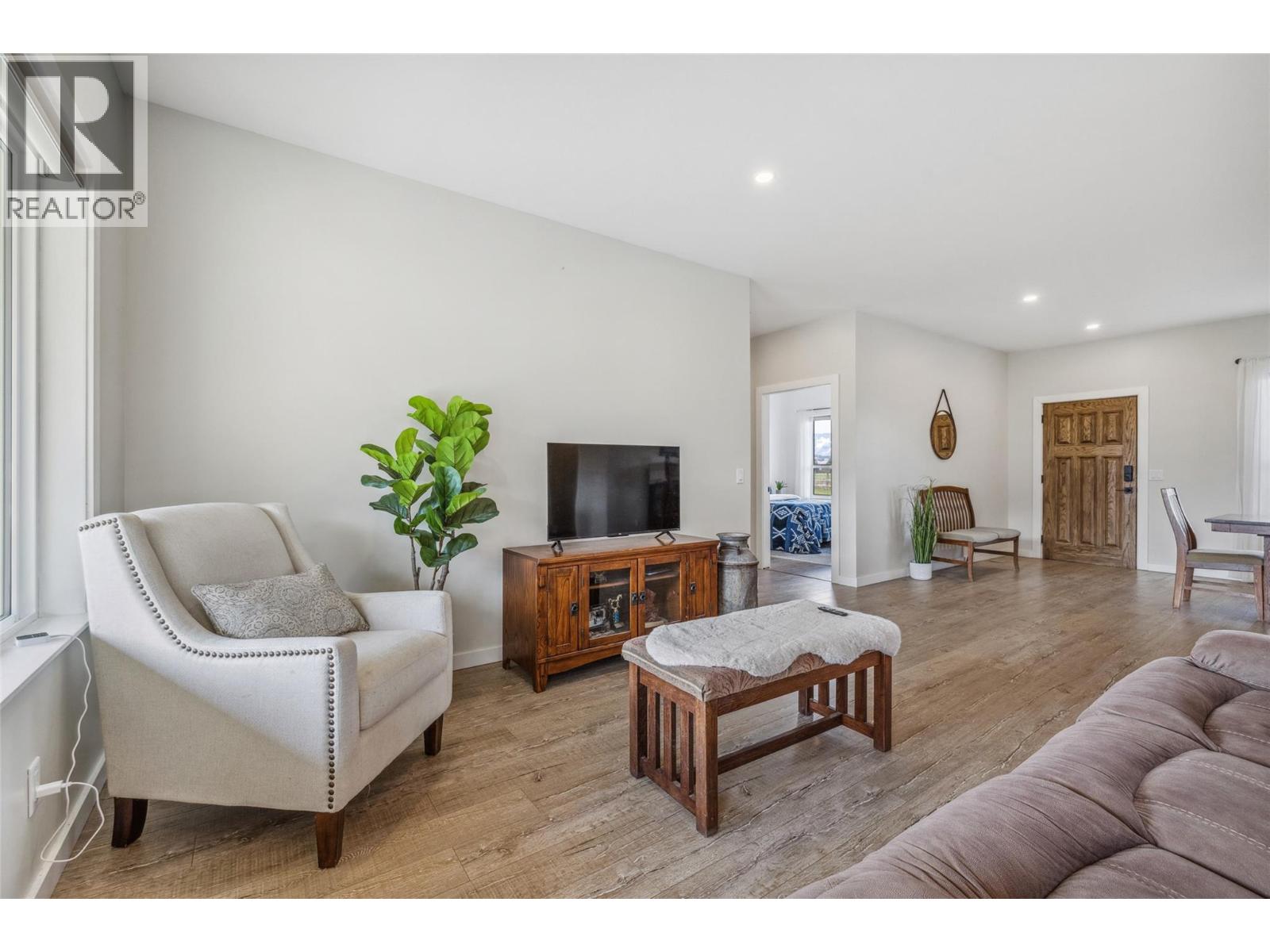  2411 Harding Road, Spallumcheen