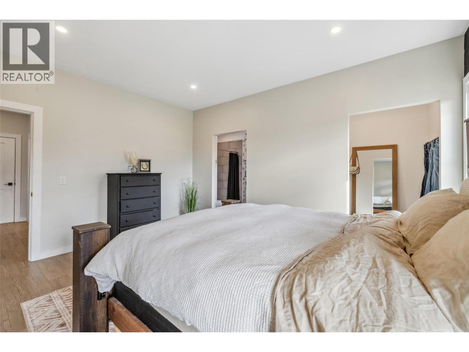  2411 Harding Road, Spallumcheen