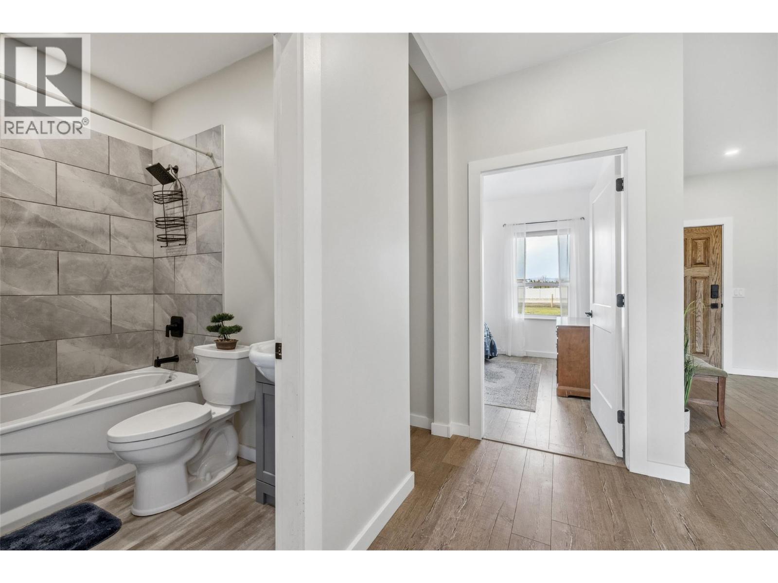  2411 Harding Road, Spallumcheen