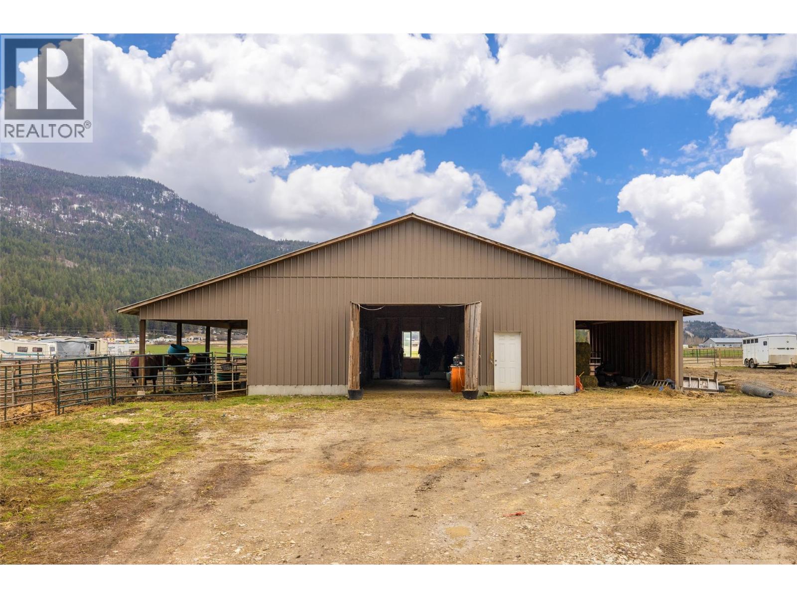  2411 Harding Road, Spallumcheen