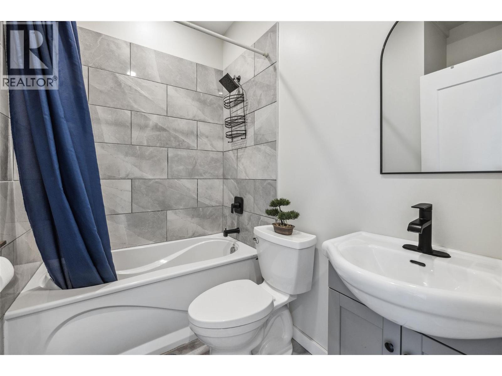  2411 Harding Road, Spallumcheen