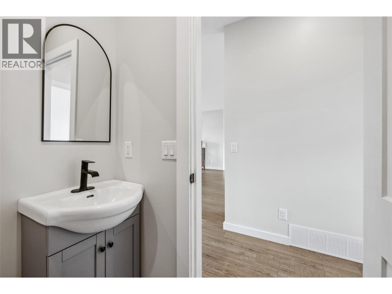  2411 Harding Road, Spallumcheen