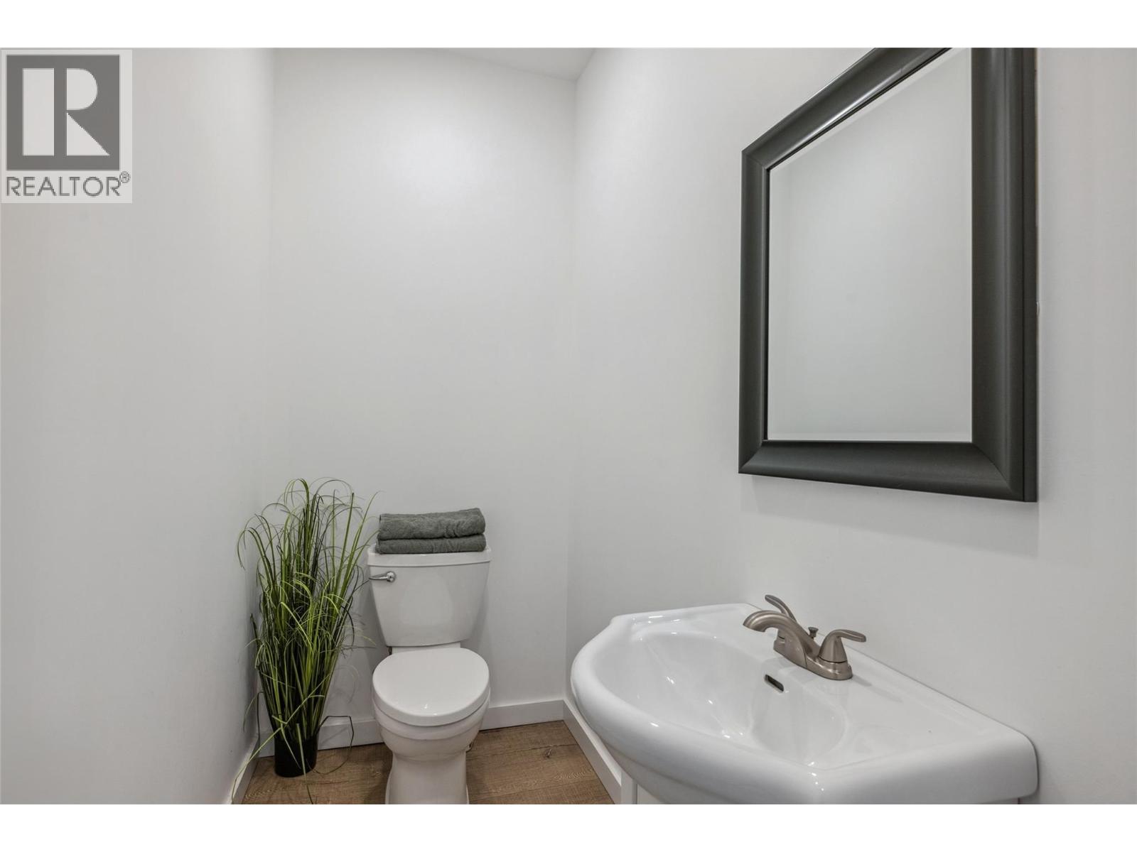  2411 Harding Road, Spallumcheen