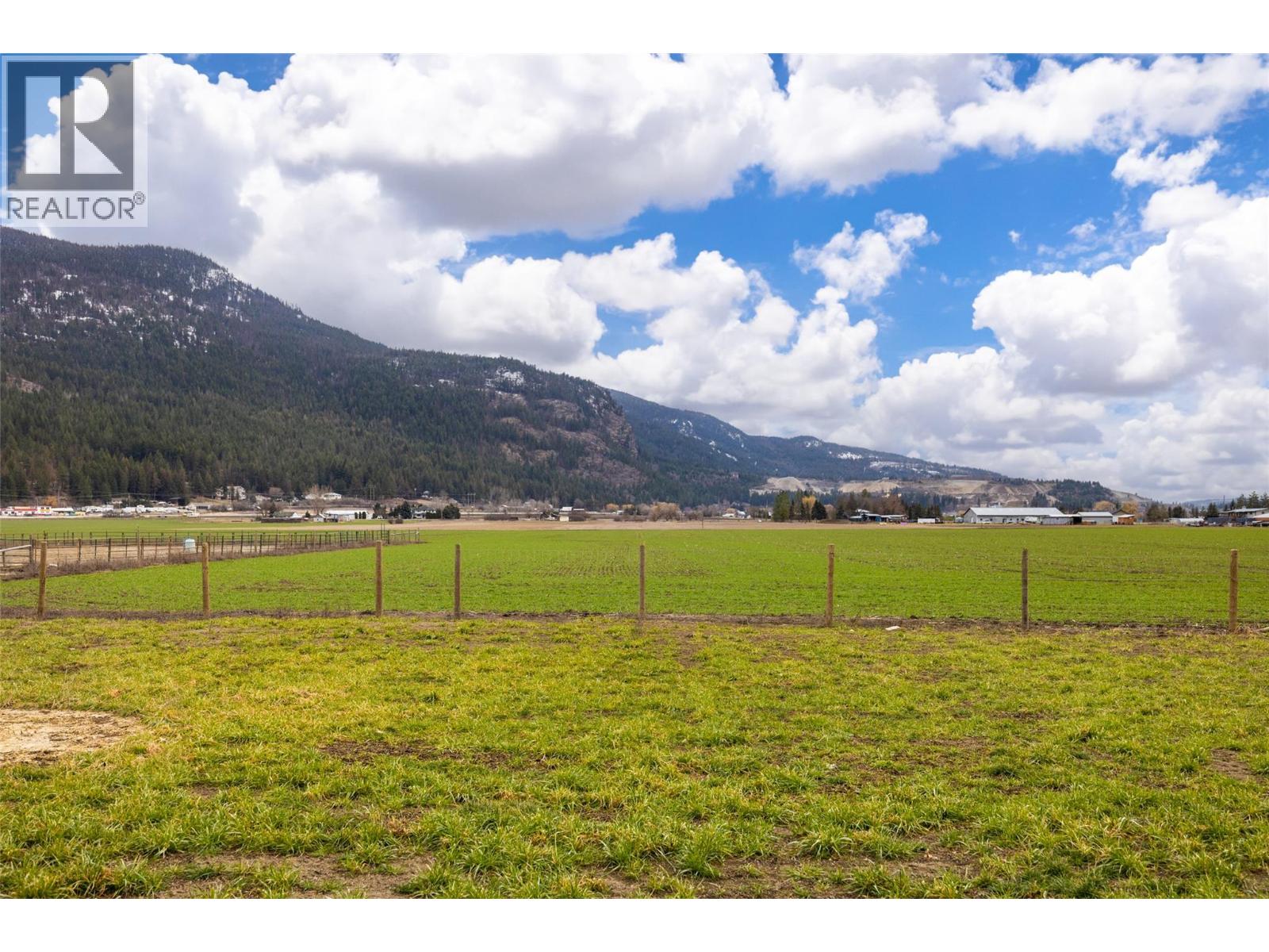  2411 Harding Road, Spallumcheen