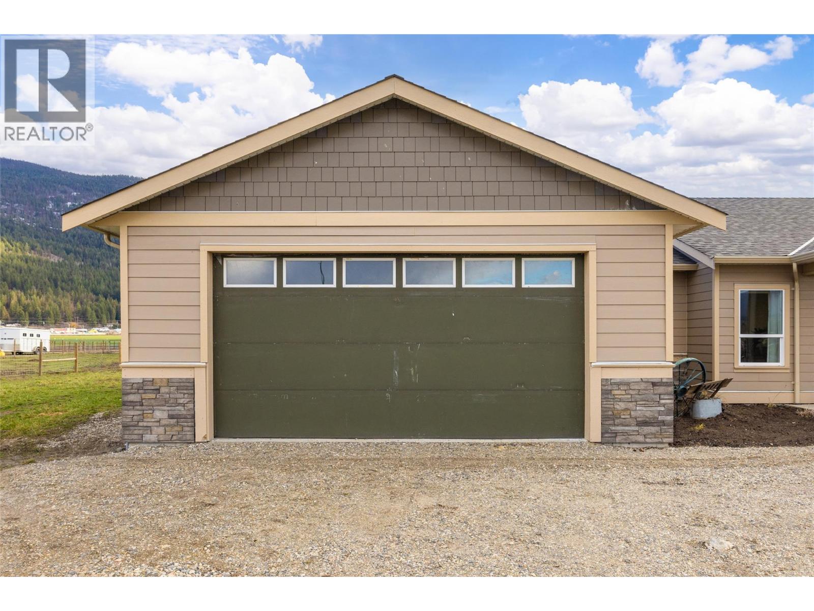  2411 Harding Road, Spallumcheen