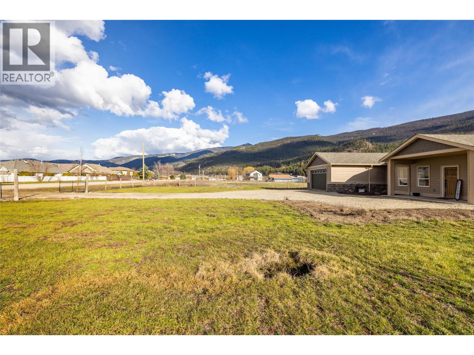  2411 Harding Road, Spallumcheen