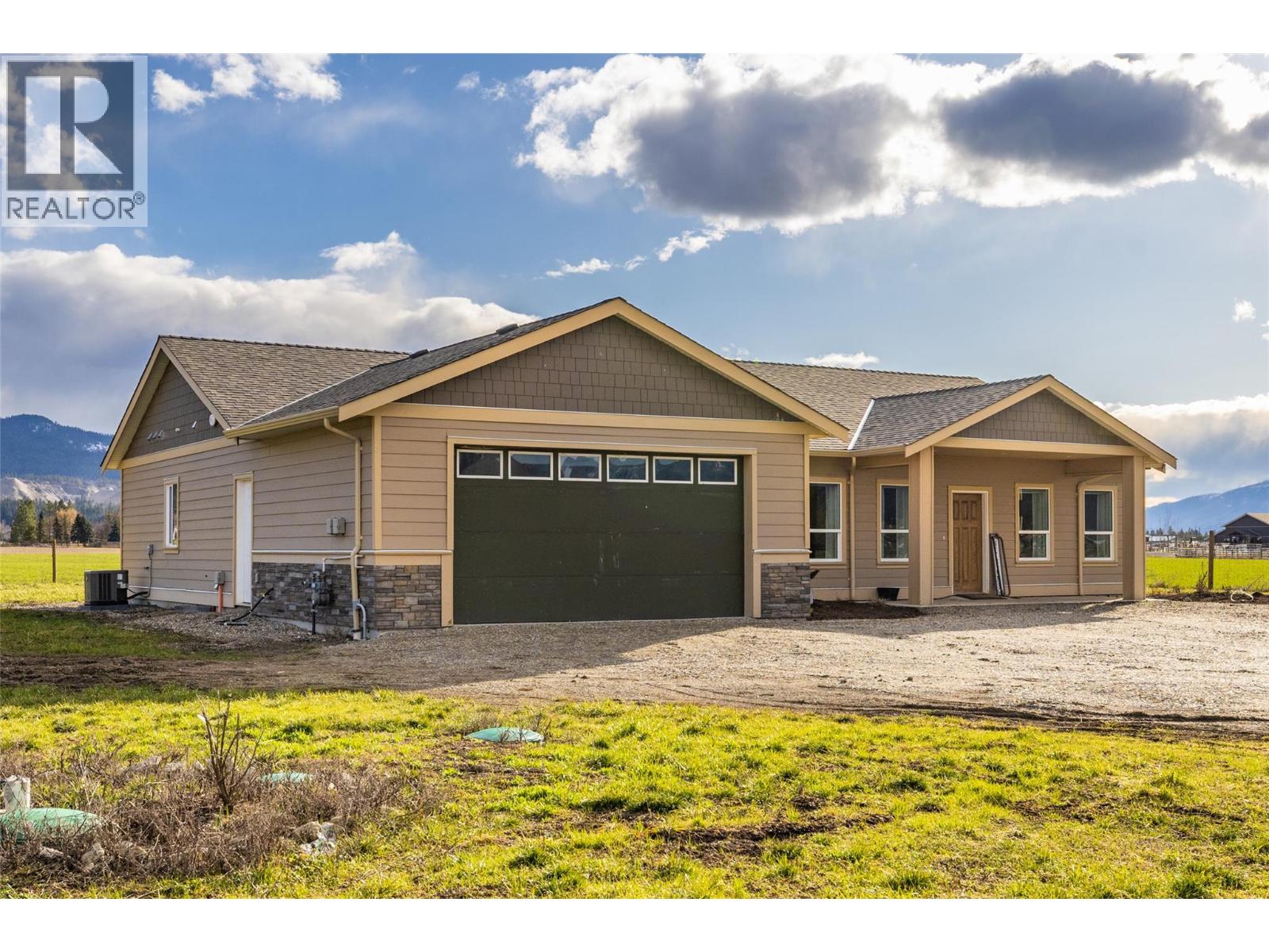  2411 Harding Road, Spallumcheen