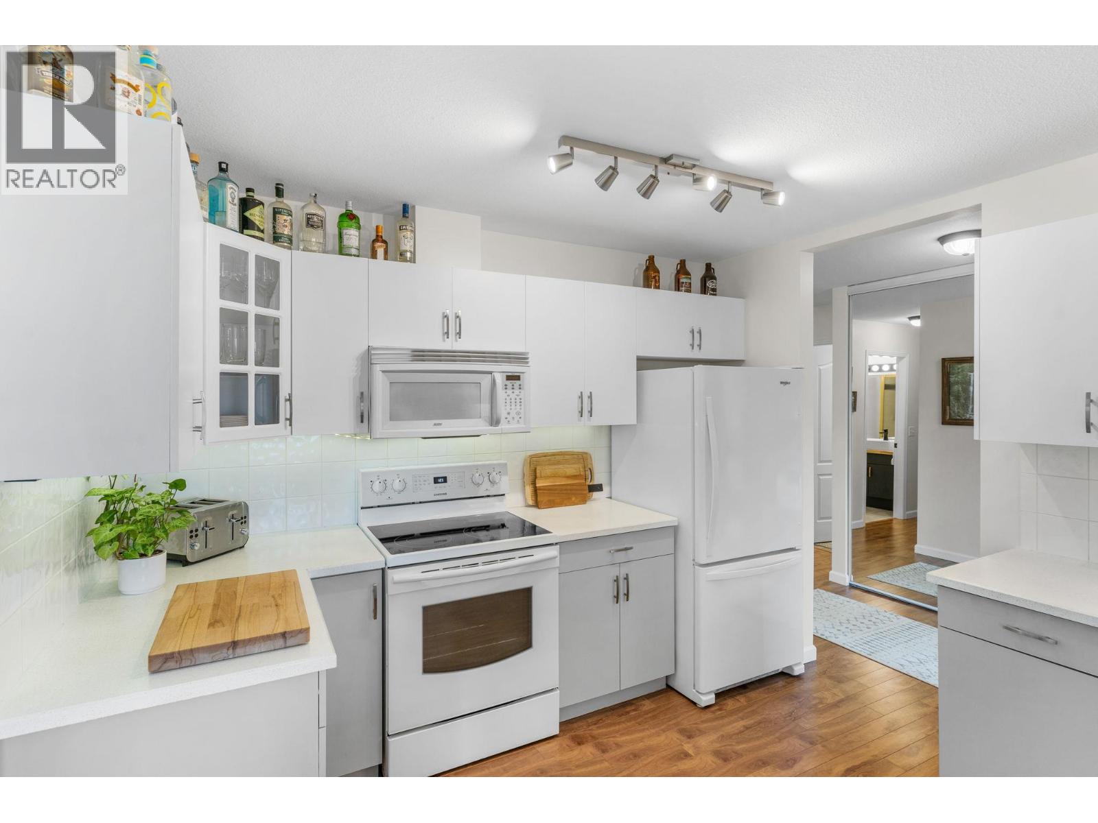 303 709 Houghton Road, Kelowna