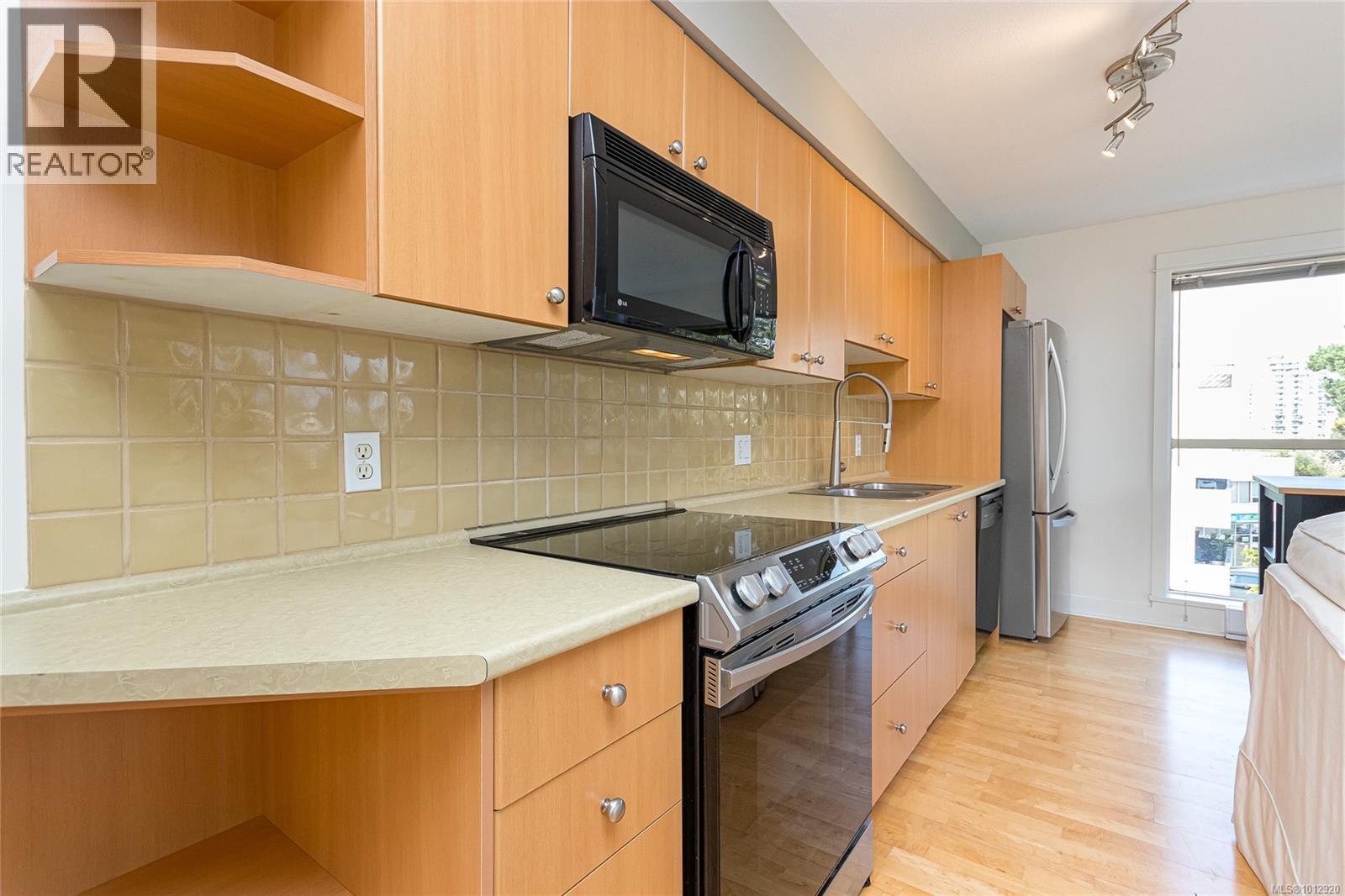 303 1155 Yates Street, Victoria