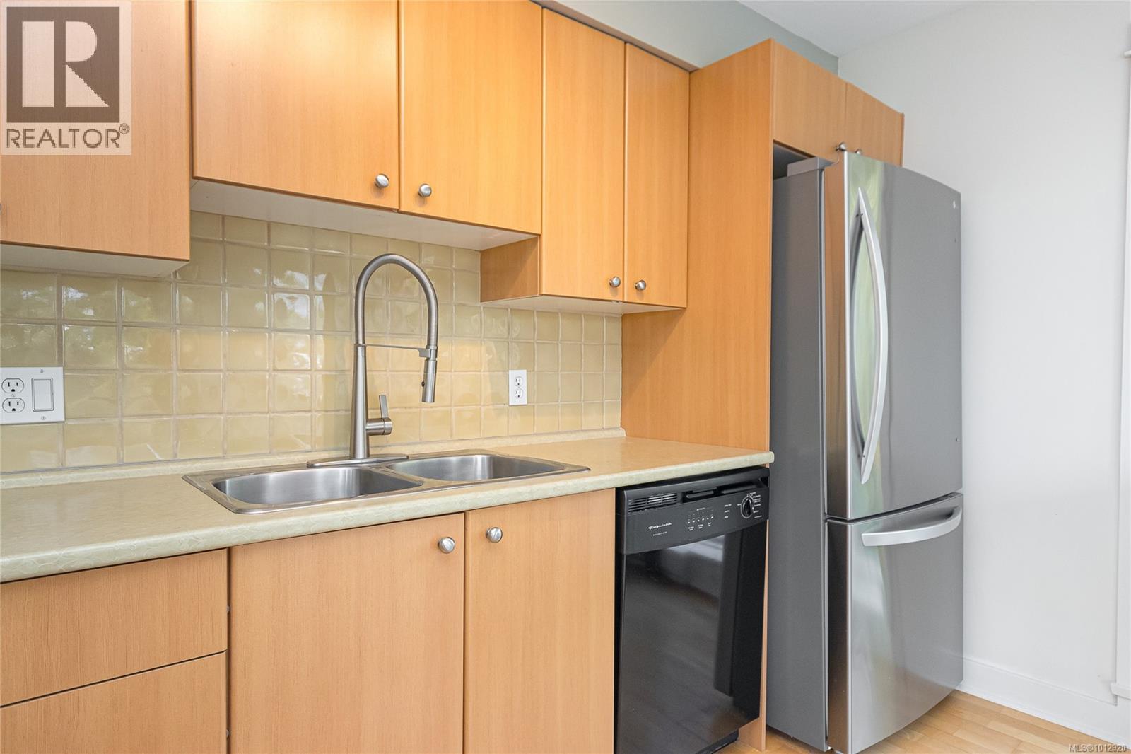 303 1155 Yates Street, Victoria