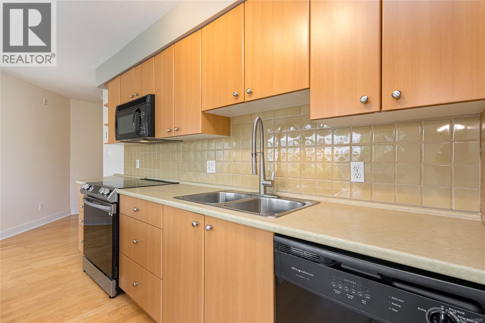 303 1155 Yates Street, Victoria