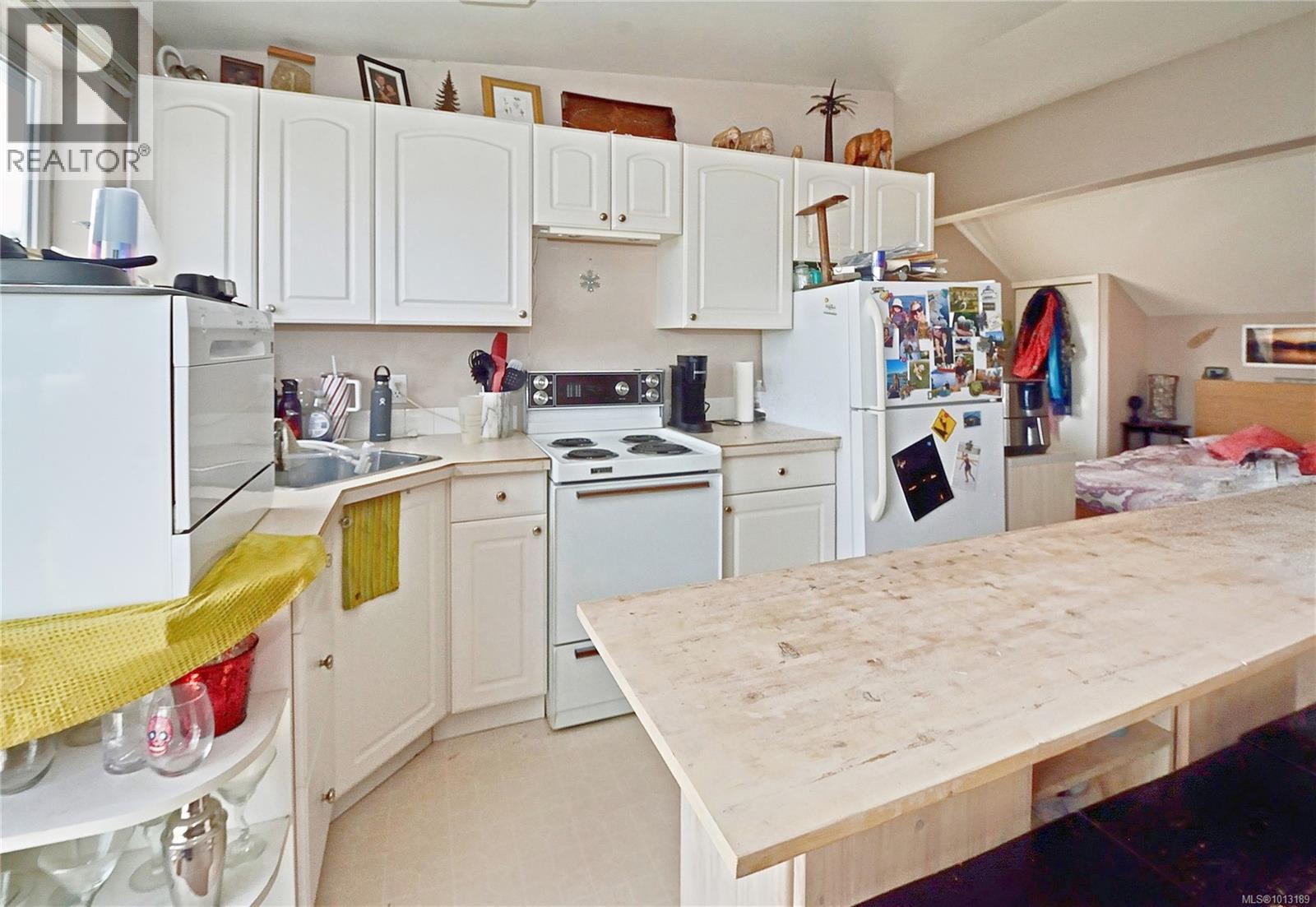 350 STEWART AVE - 17