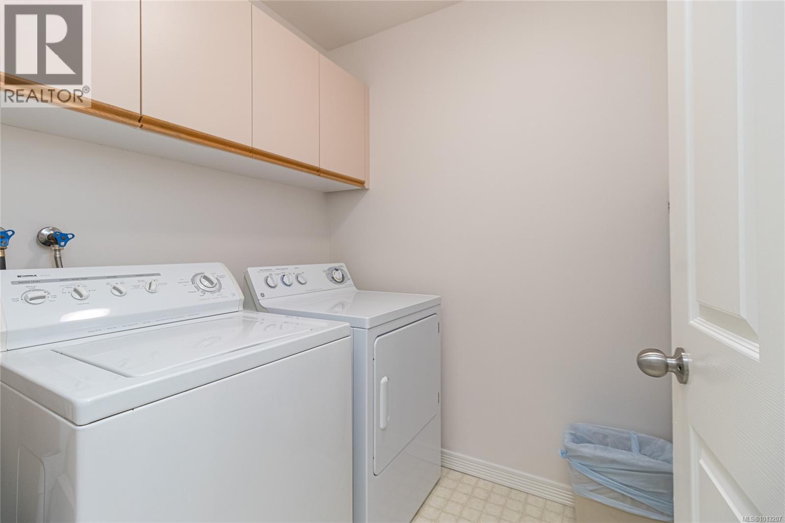  772 Wesley Court, Saanich