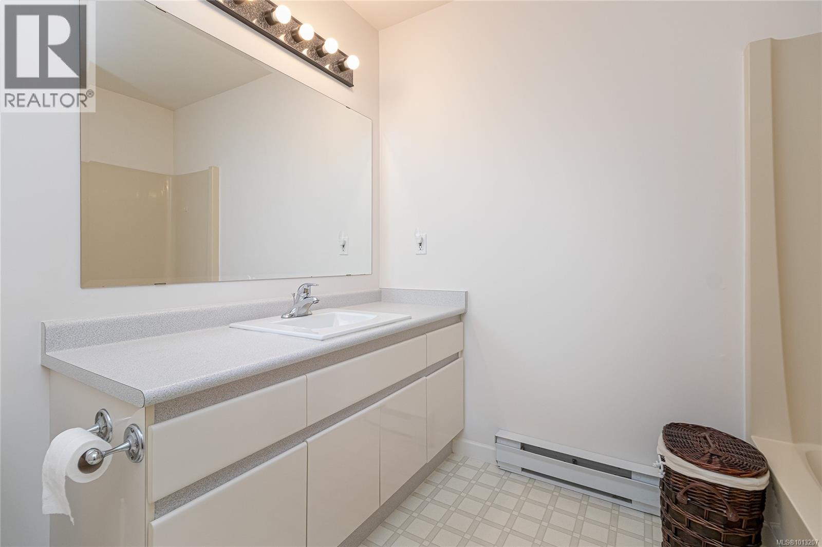  772 Wesley Court, Saanich
