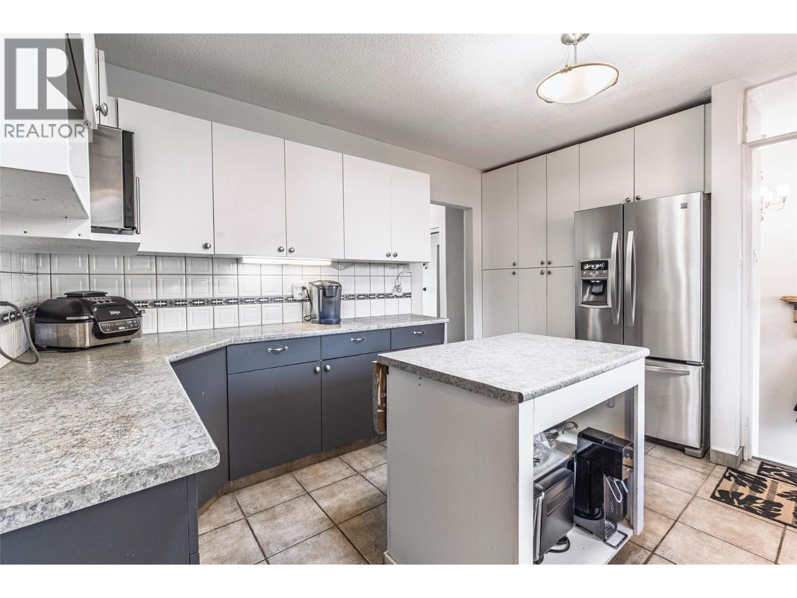 520 3RD Avenue, Keremeos