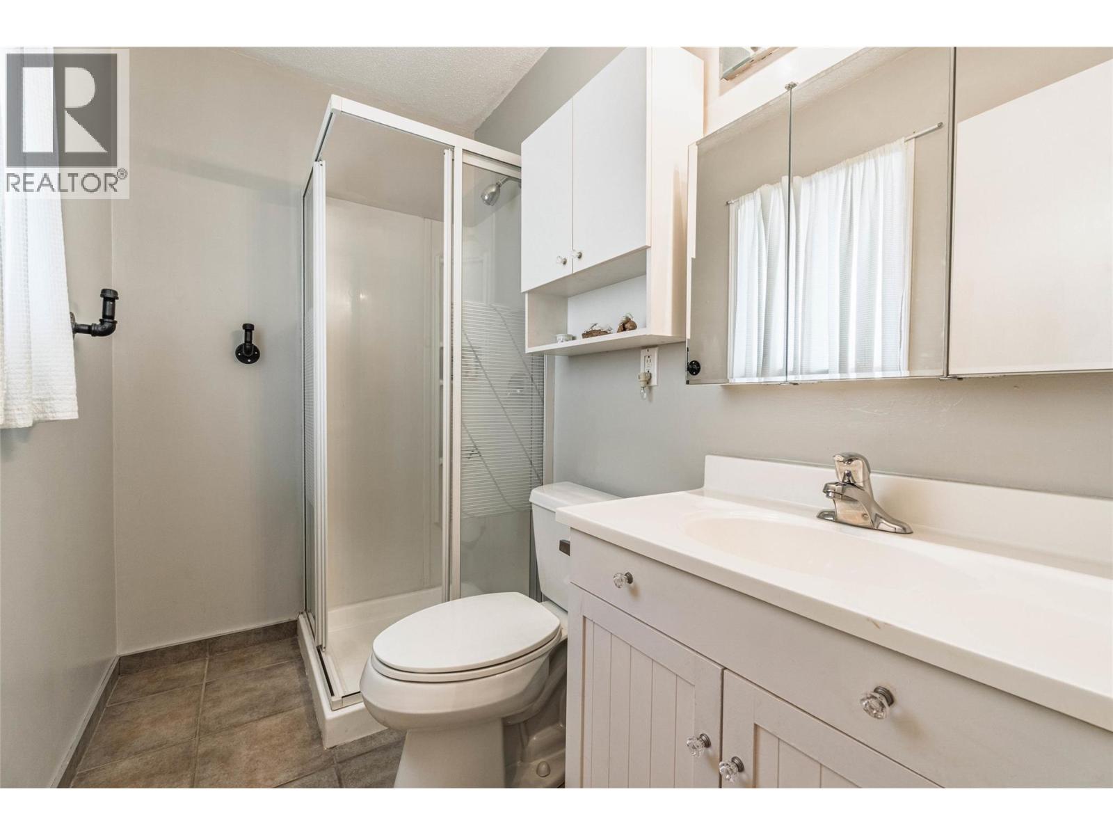 520 3RD Avenue, Keremeos