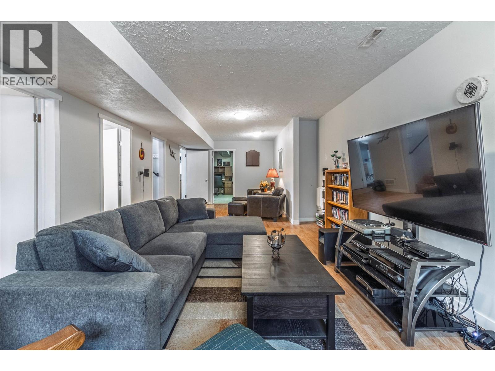 520 3RD Avenue, Keremeos