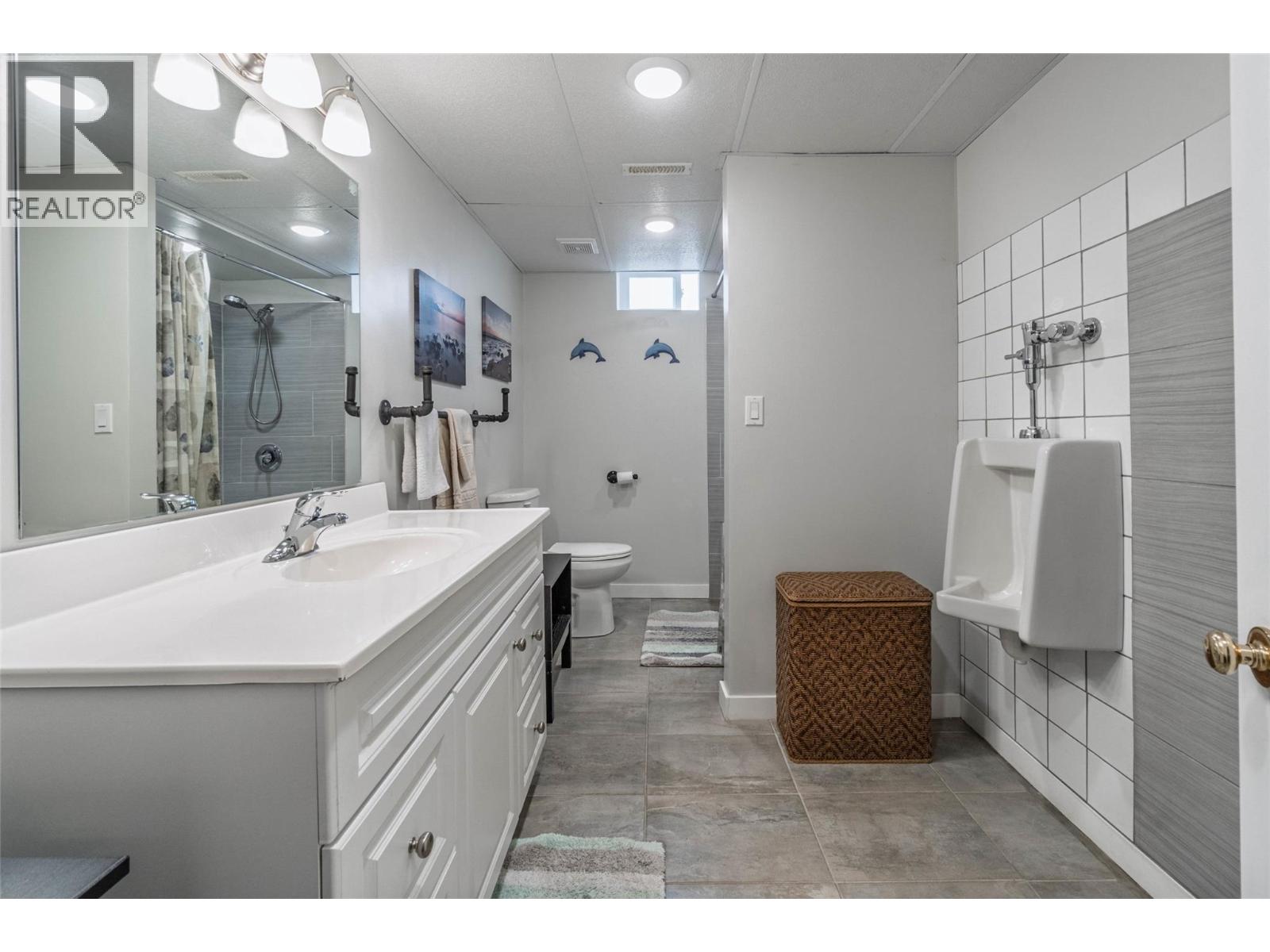 520 3RD Avenue, Keremeos